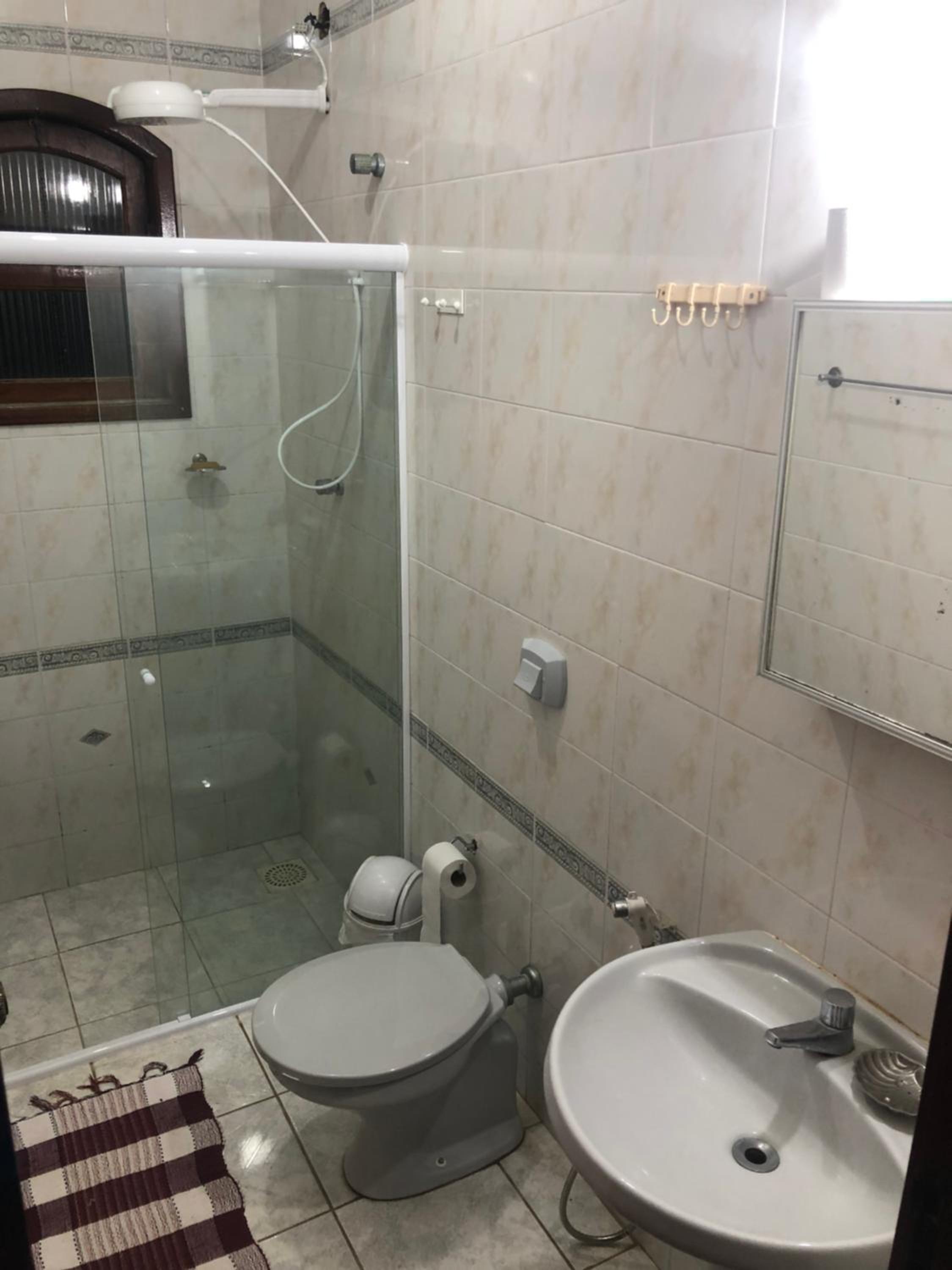Casa com piscina, ar condicionado, campo de futebol e área gourmet a um quarteirão da lagoa de Praia Seca