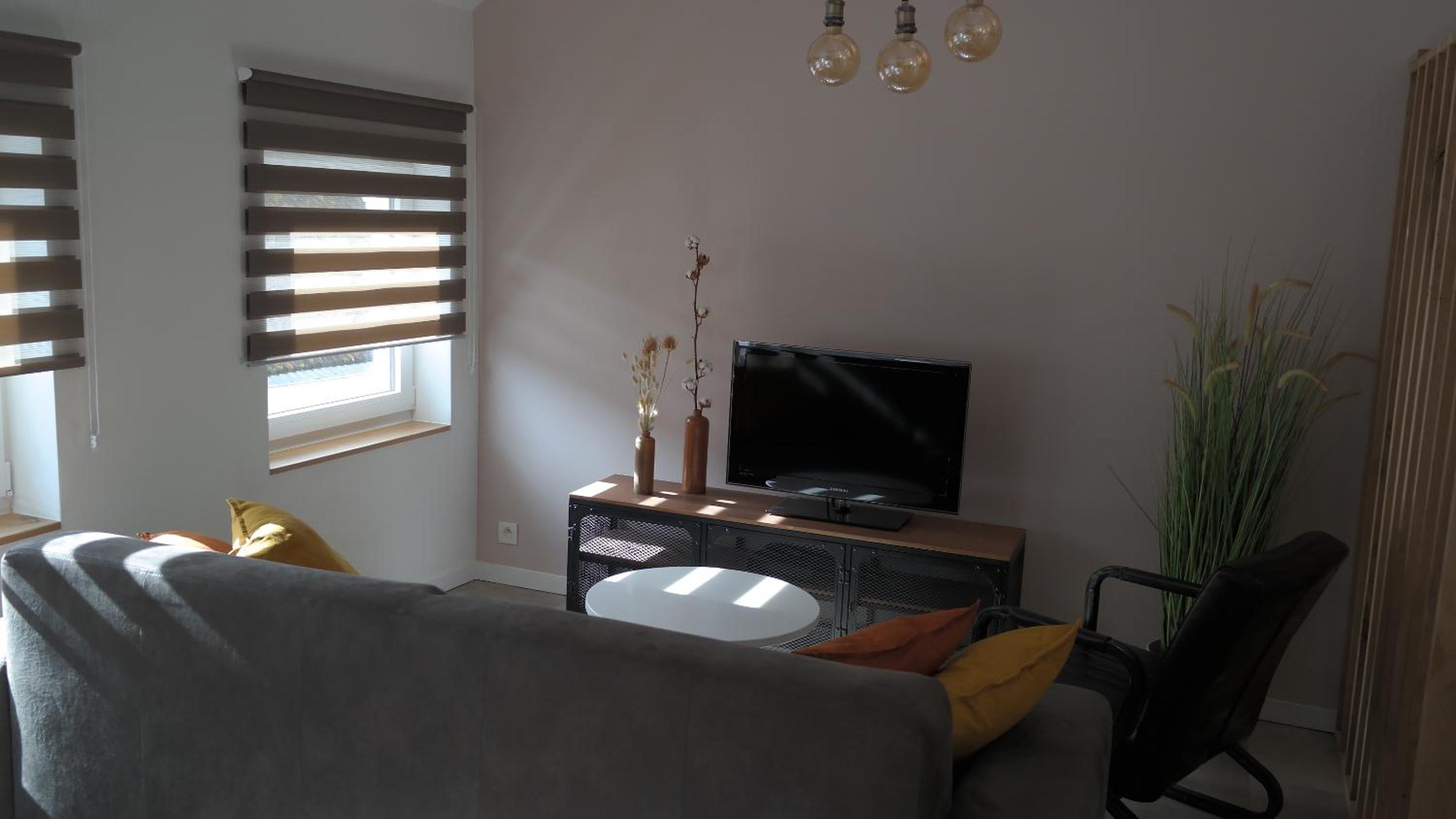 THE ROOFTOP - a trendy new apartment with airconditioning, large terrace & free parking view 4