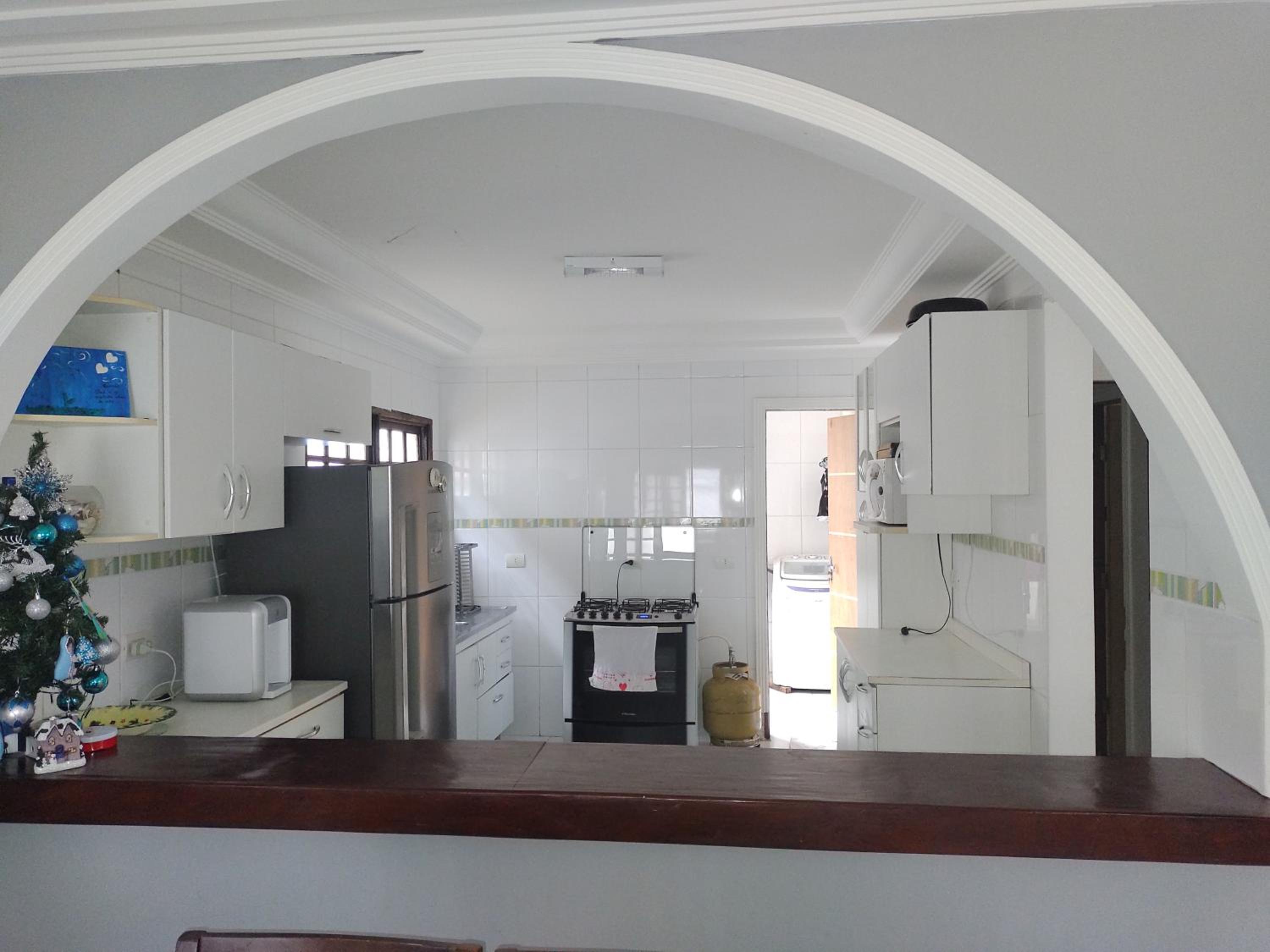Linda Casa, 3 quartos, acomoda 10 pessoas, há 1,5 km da praia da Enseada