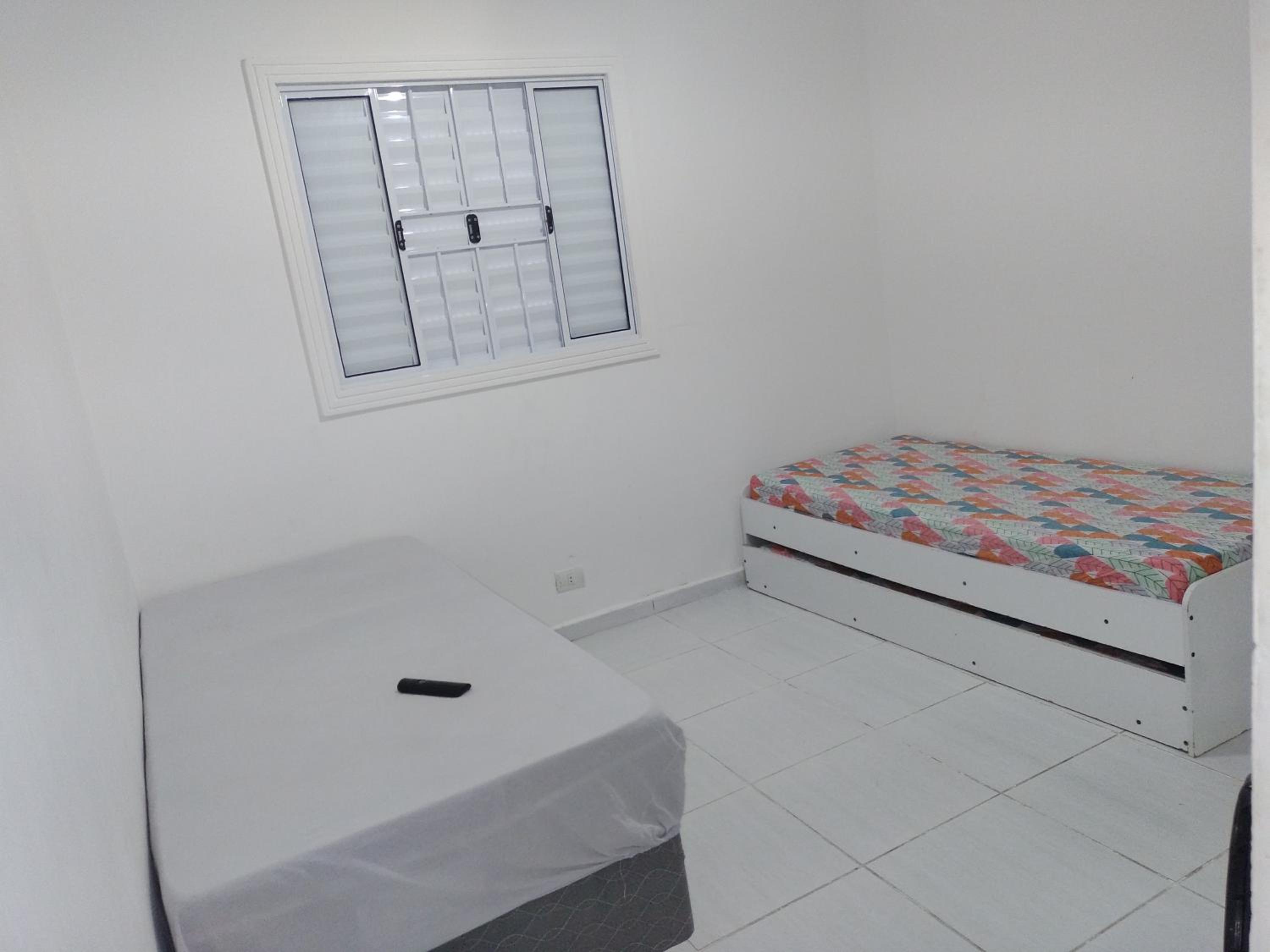 Linda Casa, 3 quartos, acomoda 10 pessoas, há 1,5 km da praia da Enseada