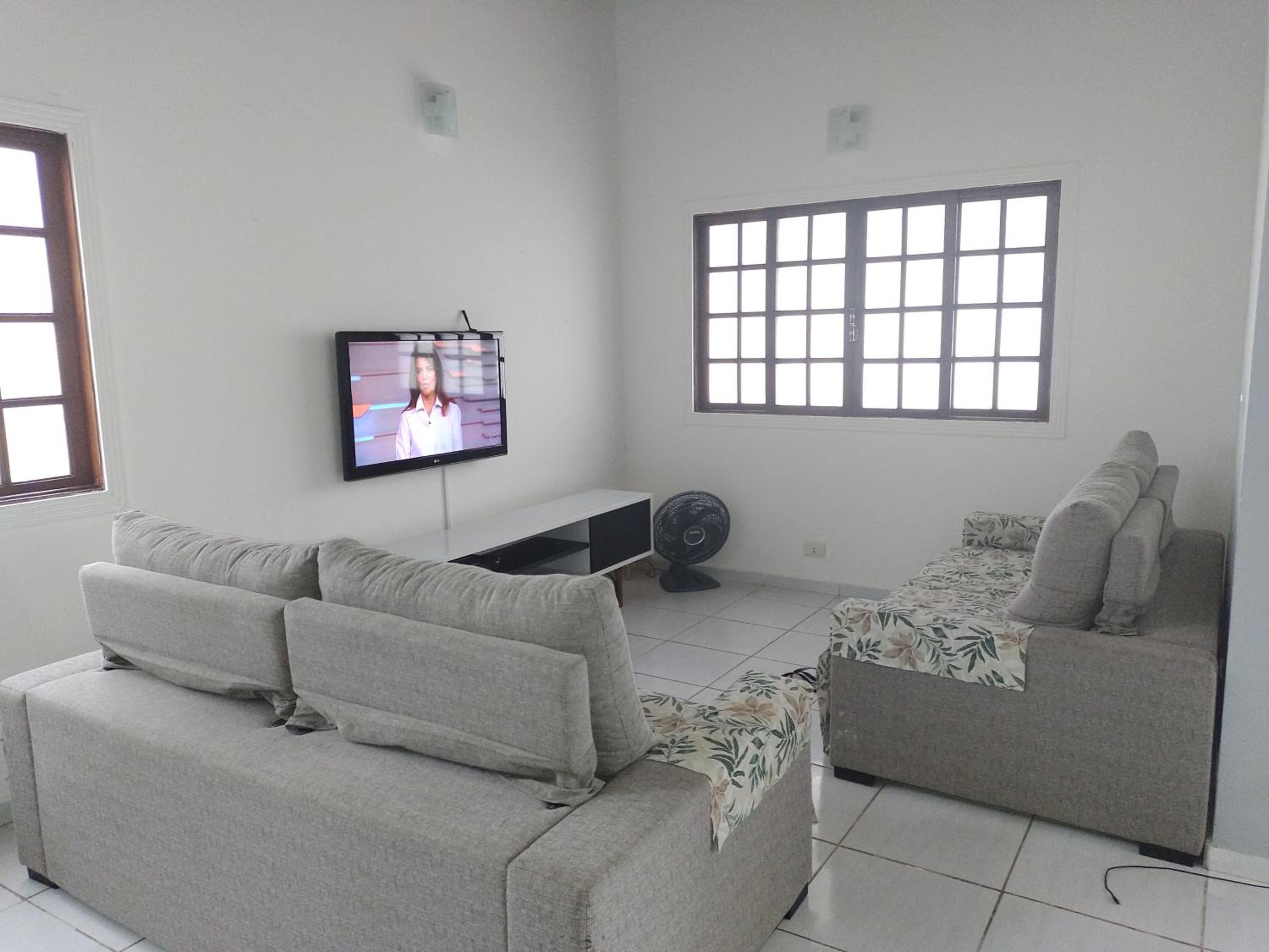 Linda Casa, 3 quartos, acomoda 10 pessoas, há 1,5 km da praia da Enseada