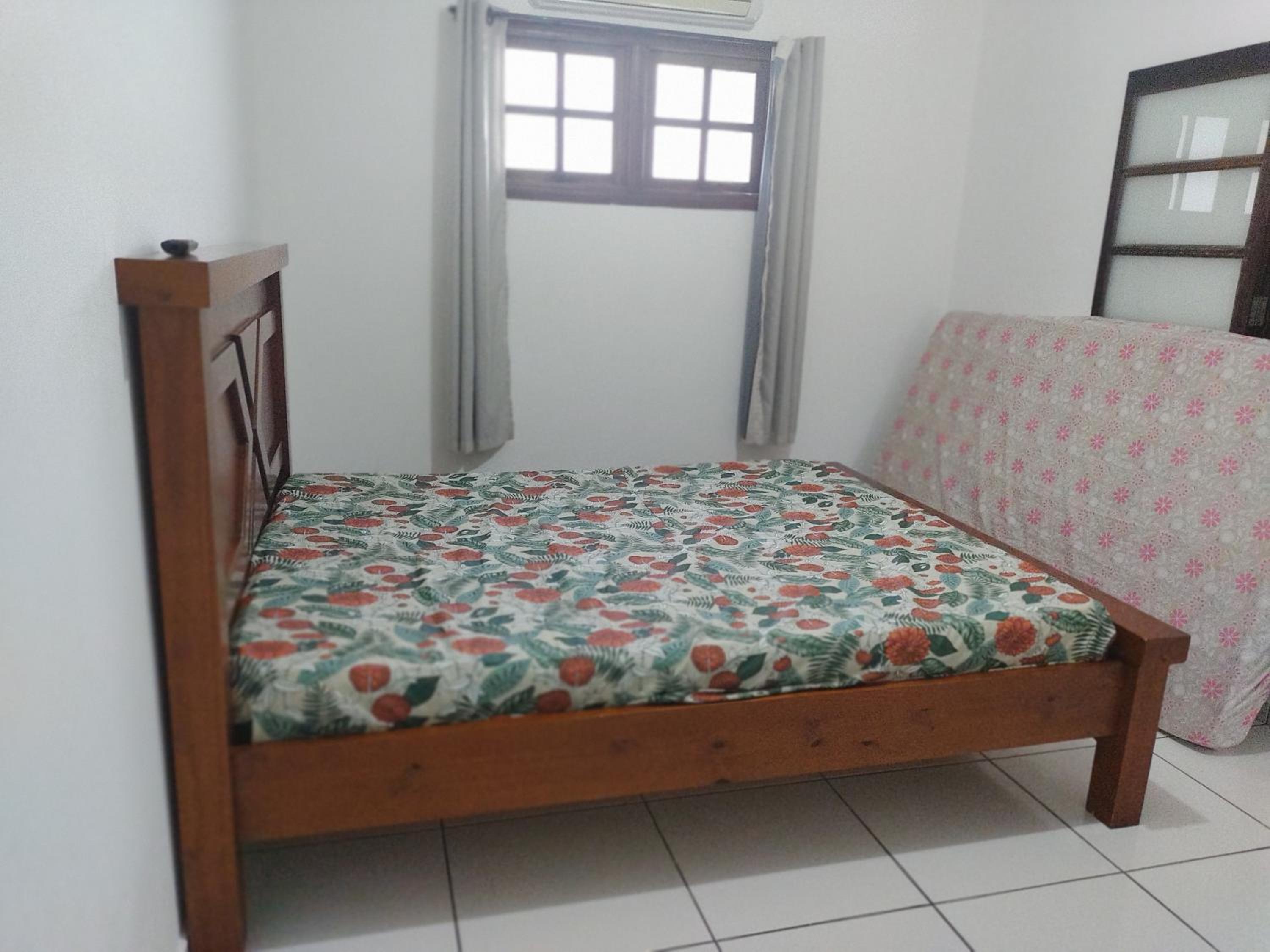 Linda Casa, 3 quartos, acomoda 10 pessoas, há 1,5 km da praia da Enseada