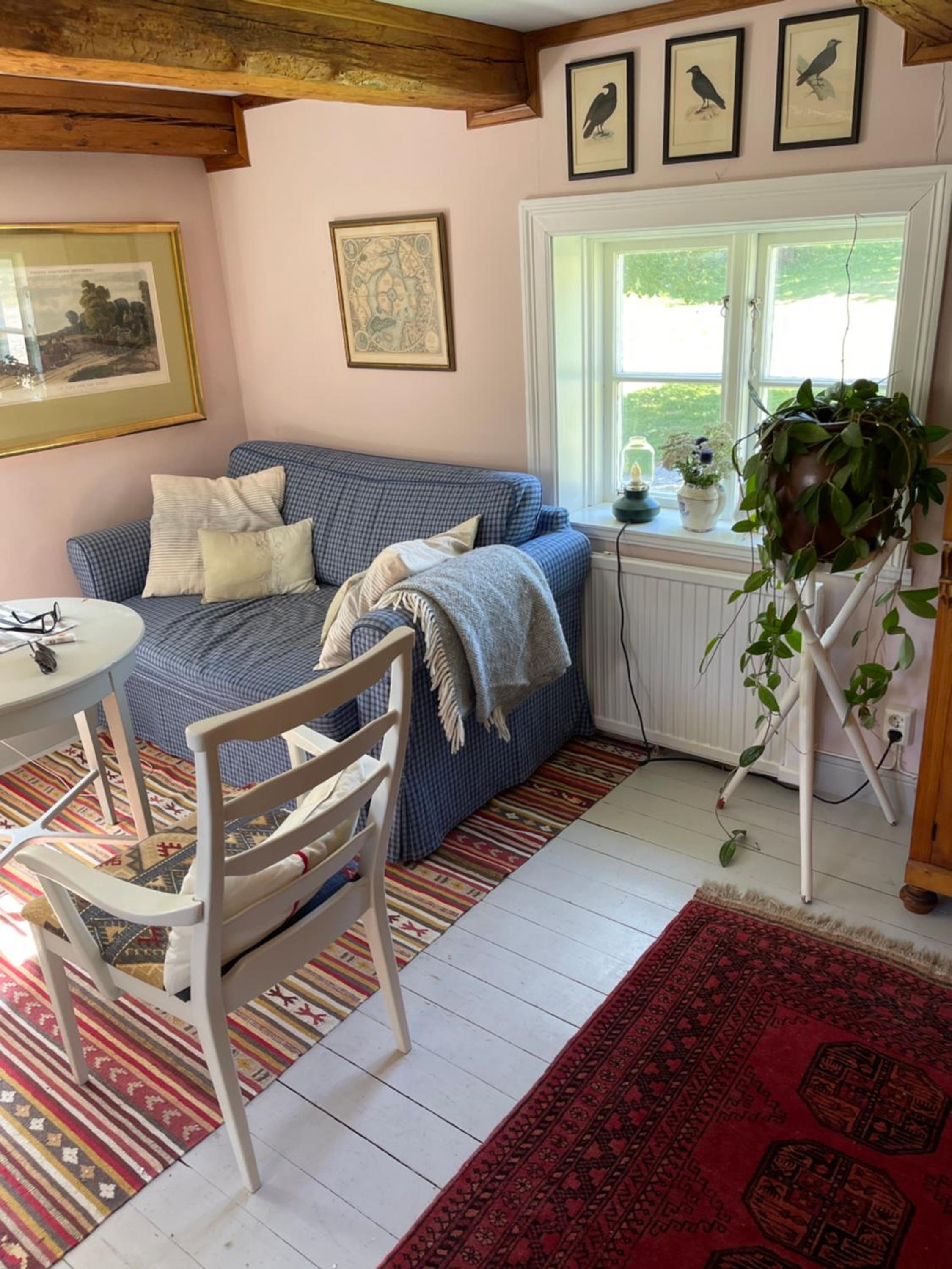 Cozy lodge at horse farm with lake and sauna