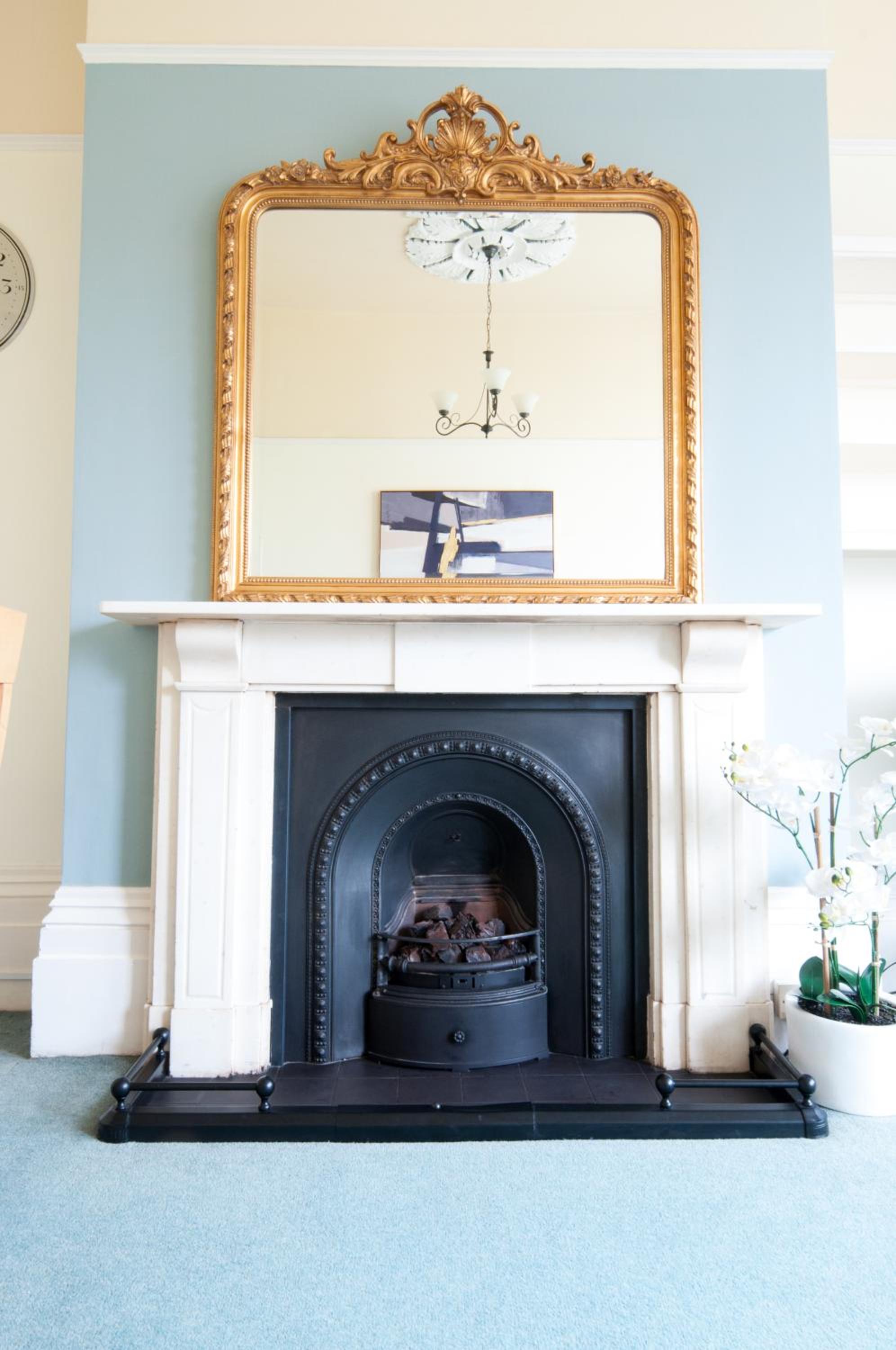 Central Cheltenham, Regency 1st Floor Apartment with PARKING, Cavalier Suite - Sleeps 6 view 2