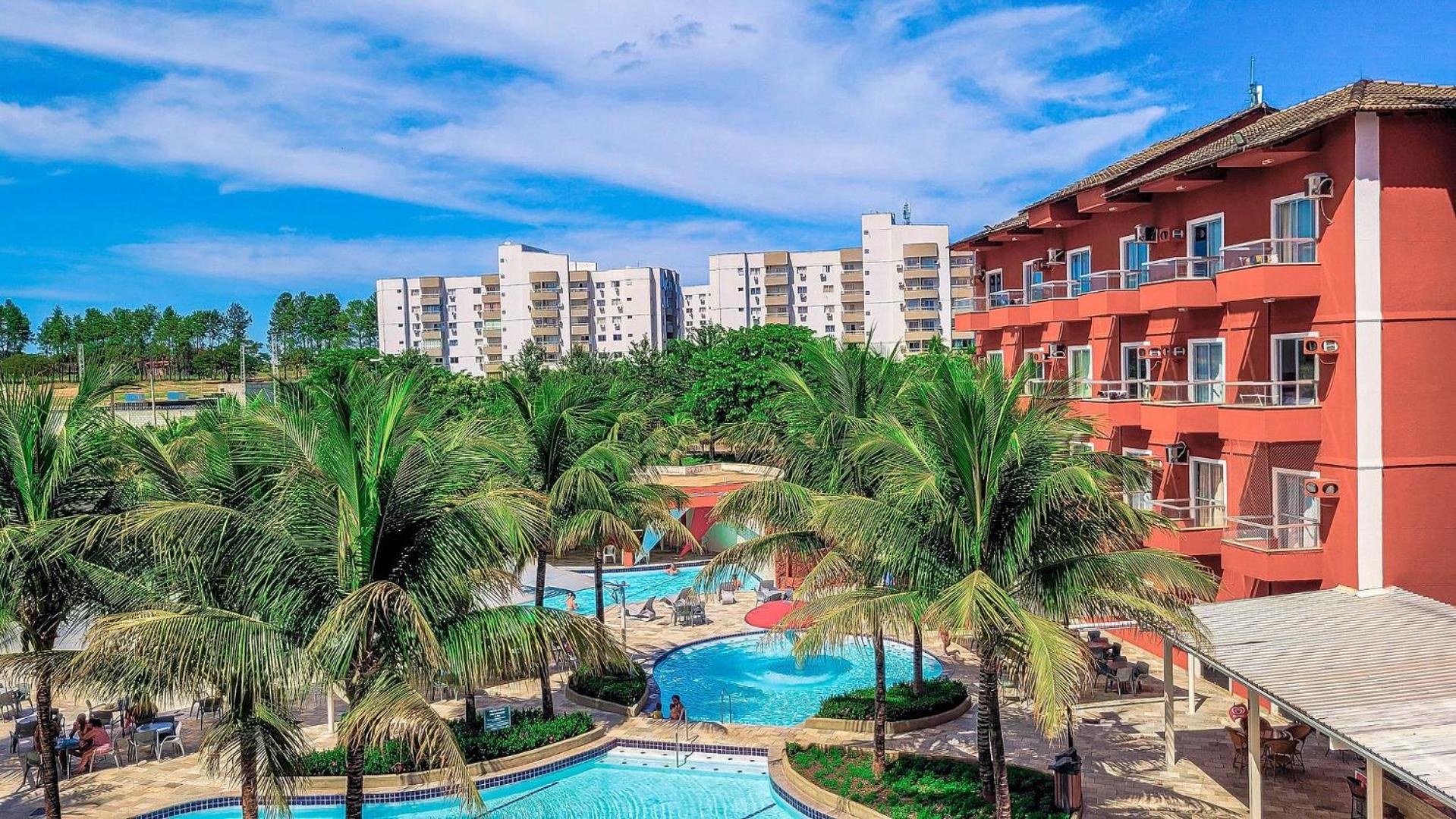 PARQUE AQUÁTICO Lagoa Quente, à 50m, entrada + barata .Segurança 24h.Apto vista piscinas