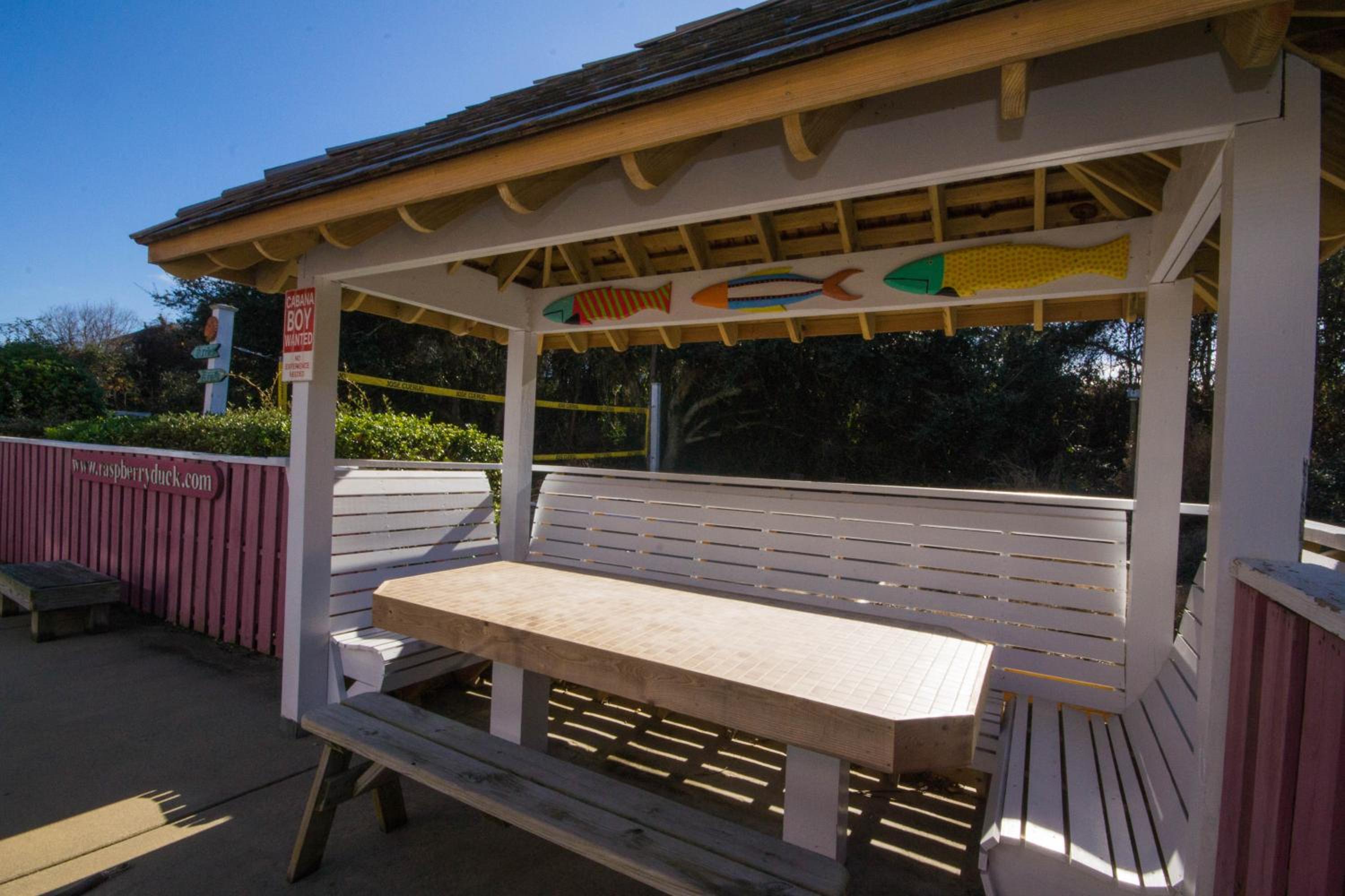 Raspberry Duck - Duck Landing, 525 Yds to Beach, Pool, Tiki Bar, Hot Tub, Close to Downtown