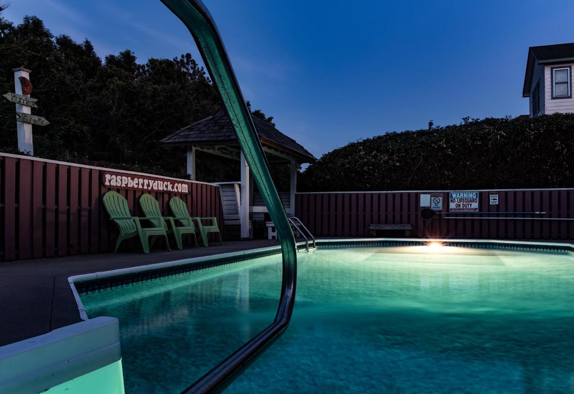 Raspberry Duck - Duck Landing, 525 Yds to Beach, Pool, Tiki Bar, Hot Tub, Close to Downtown