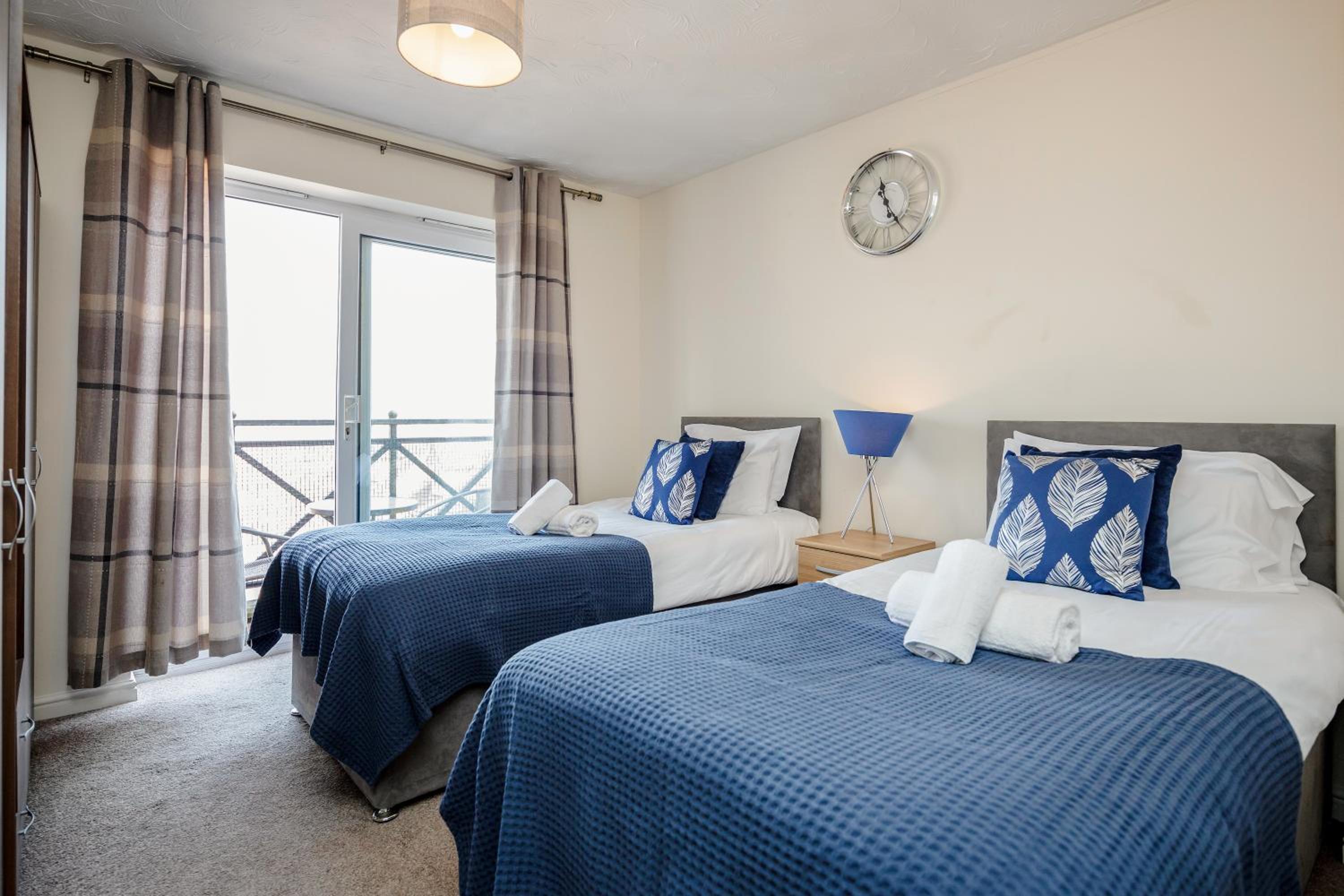 Captivating 3-Bed Apartment in Grays view 4