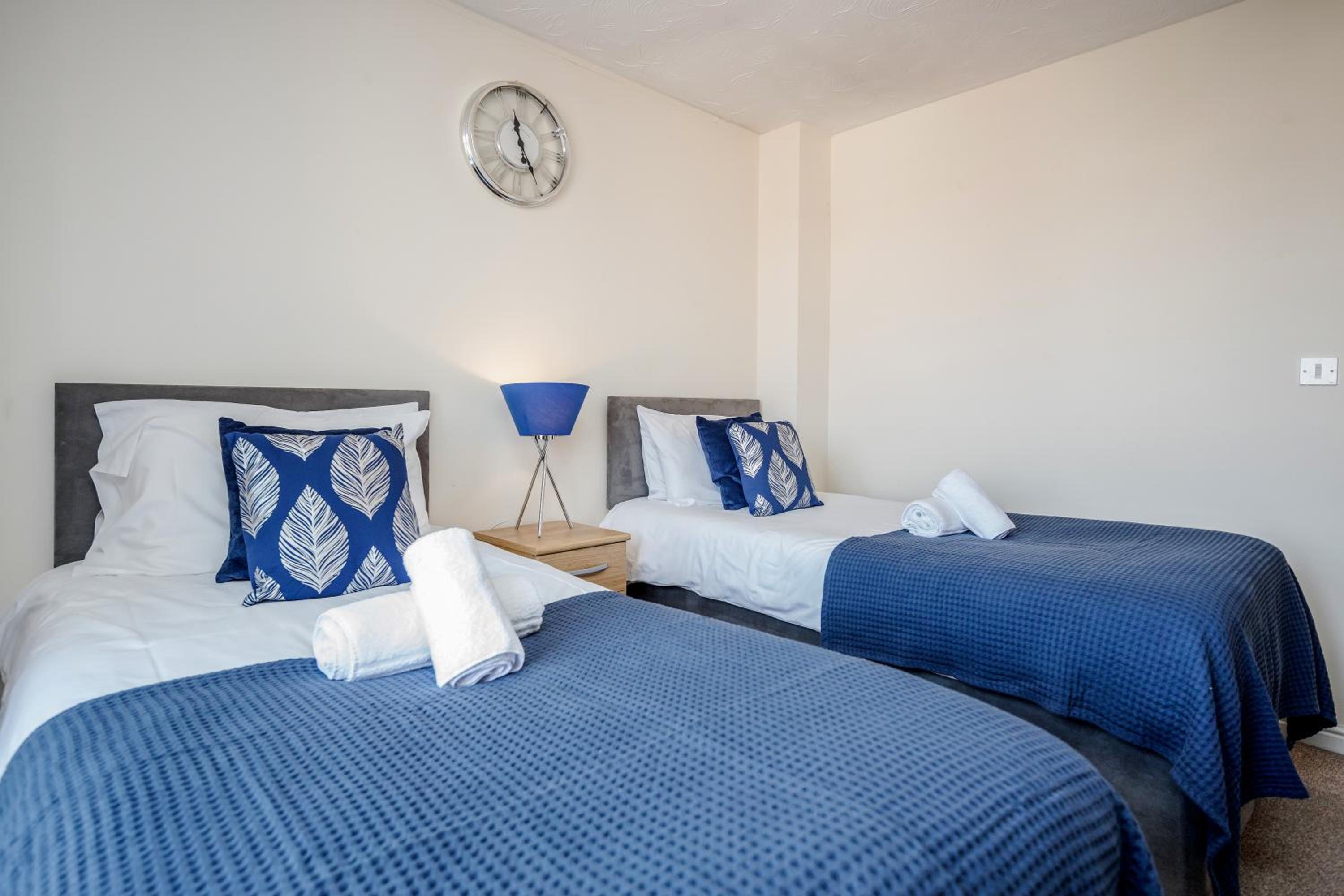 Captivating 3-Bed Apartment in Grays view 2