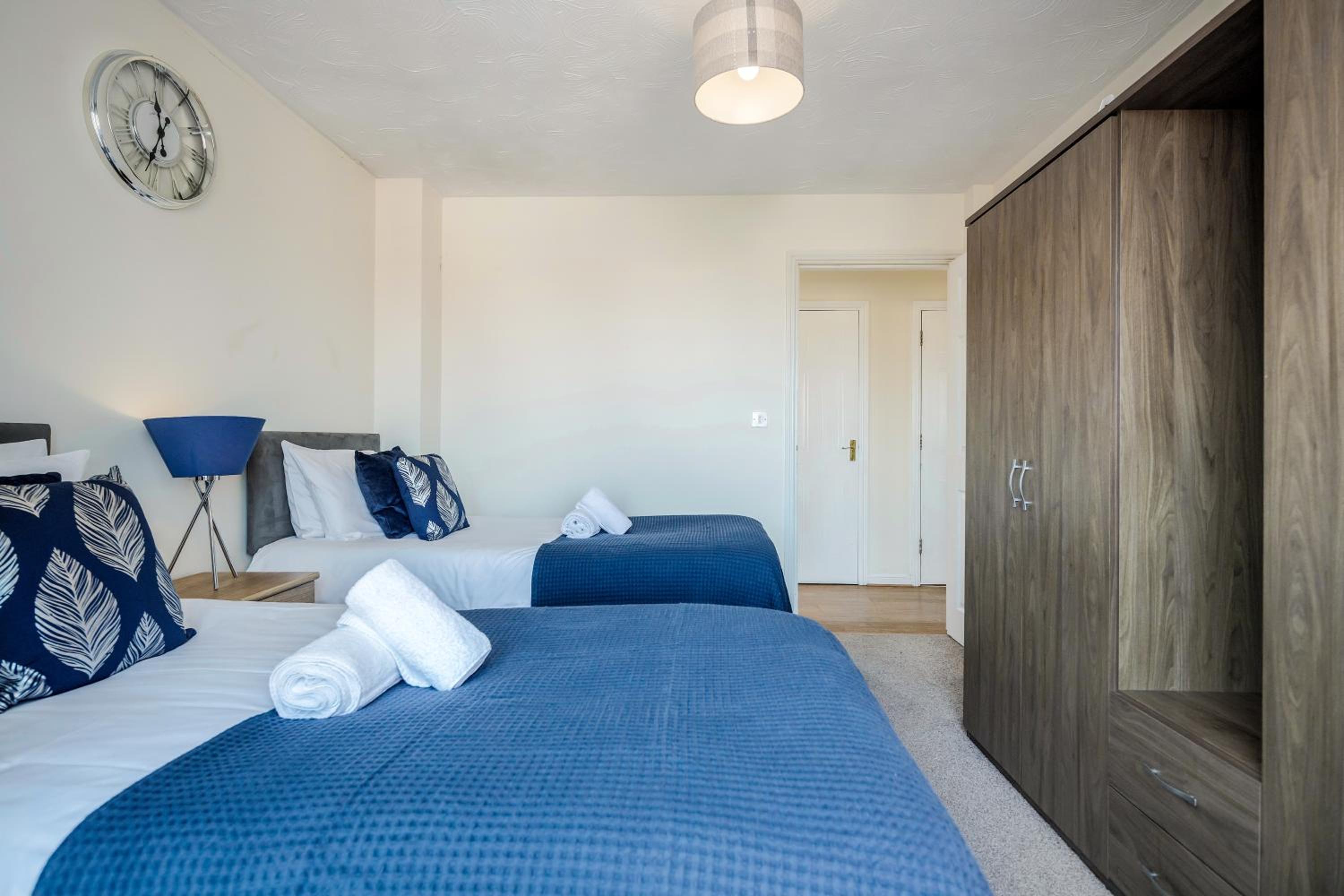Captivating 3-Bed Apartment in Grays view 5