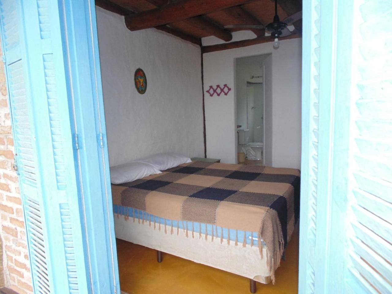 Casa rústica e charmosa em condomínio - Lagoinha
