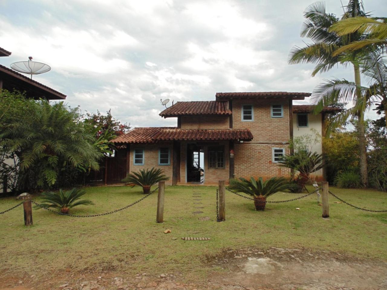 Casa rústica e charmosa em condomínio - Lagoinha