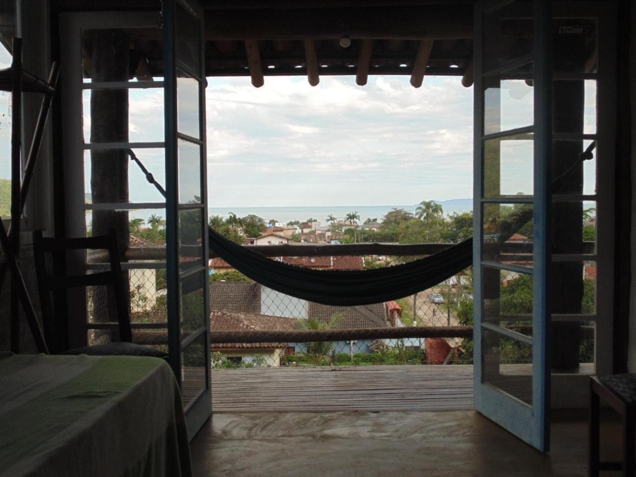 Casa rústica e charmosa em condomínio - Lagoinha