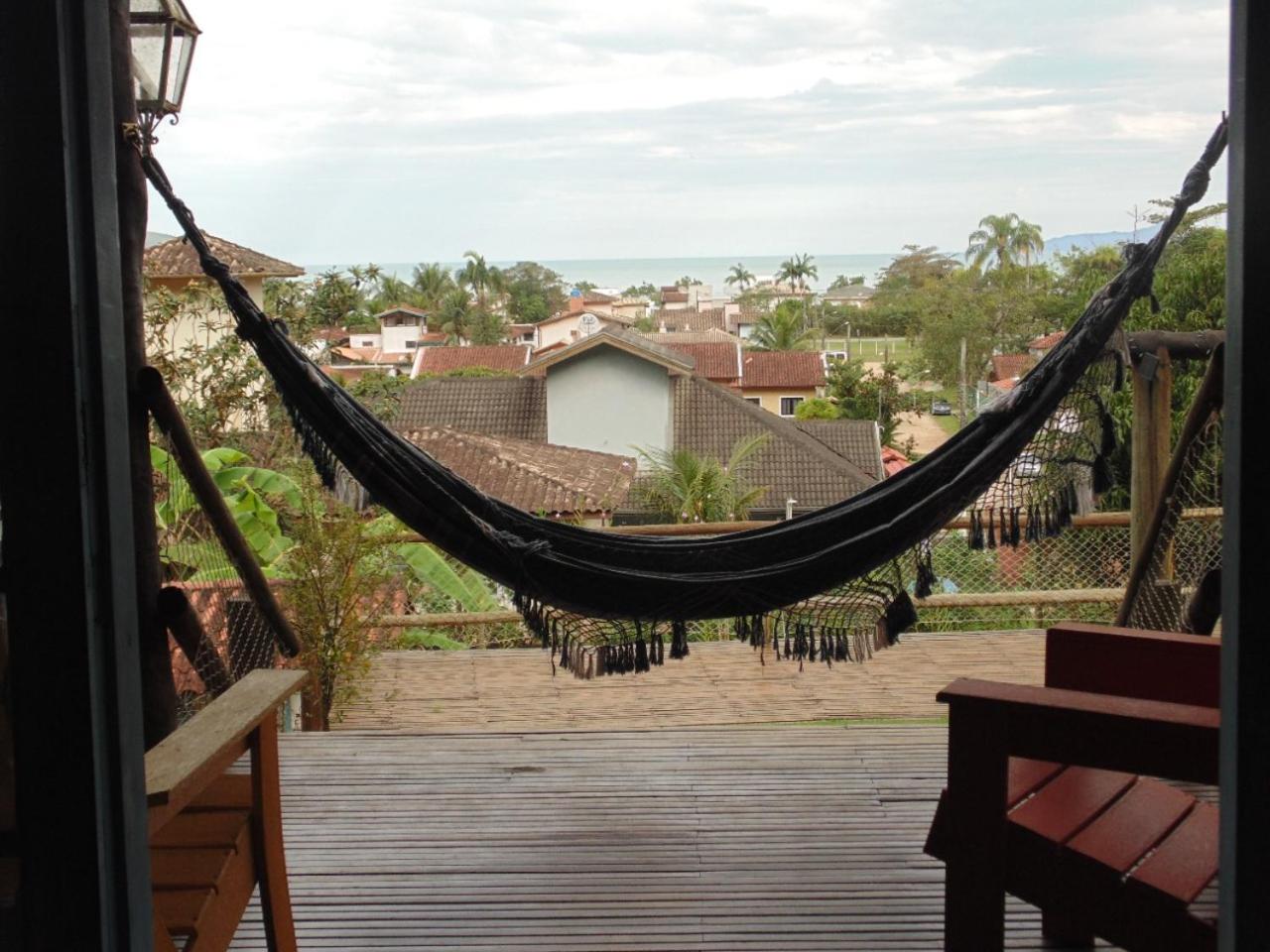 Casa rústica e charmosa em condomínio - Lagoinha