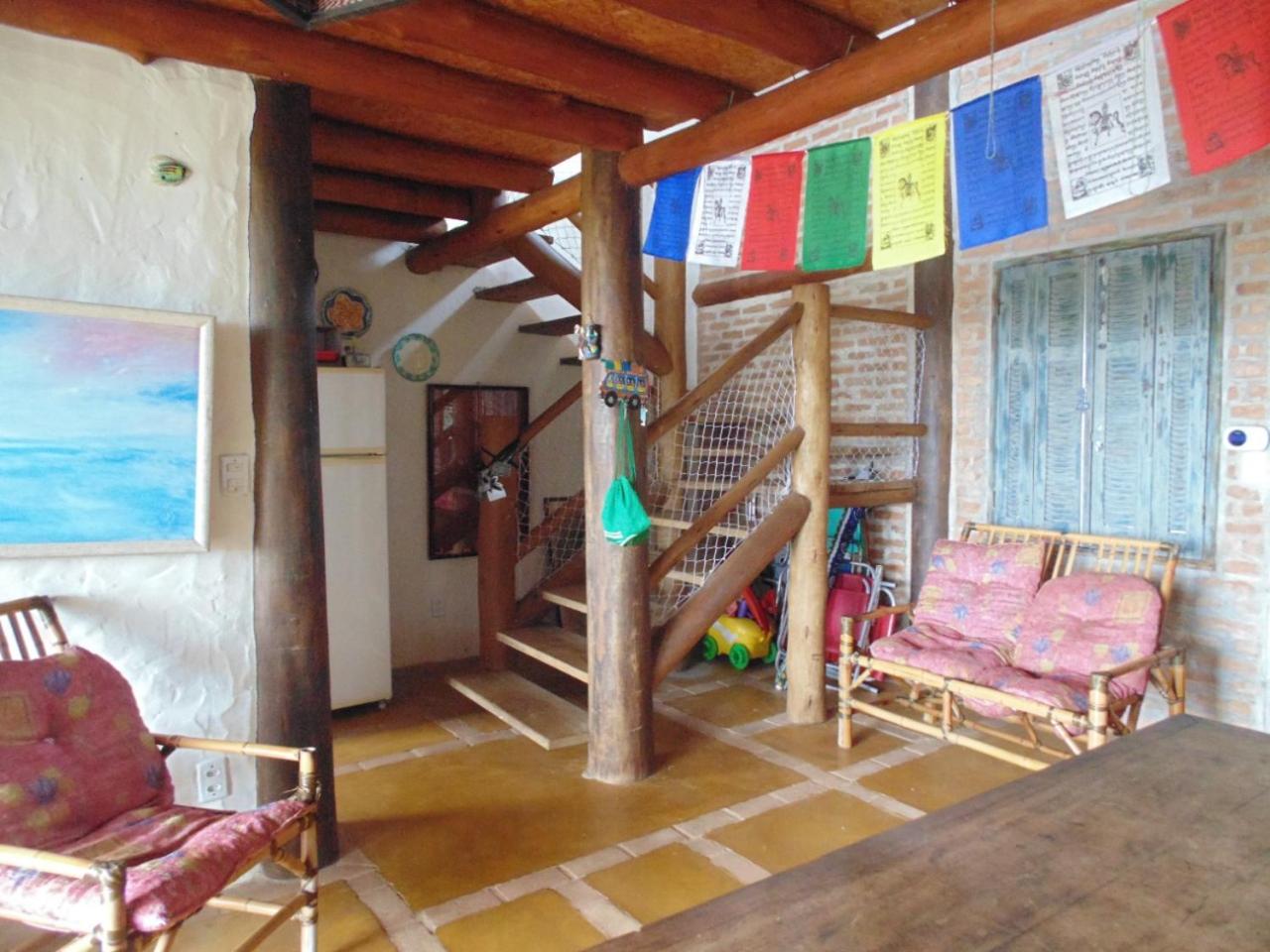 Casa rústica e charmosa em condomínio - Lagoinha