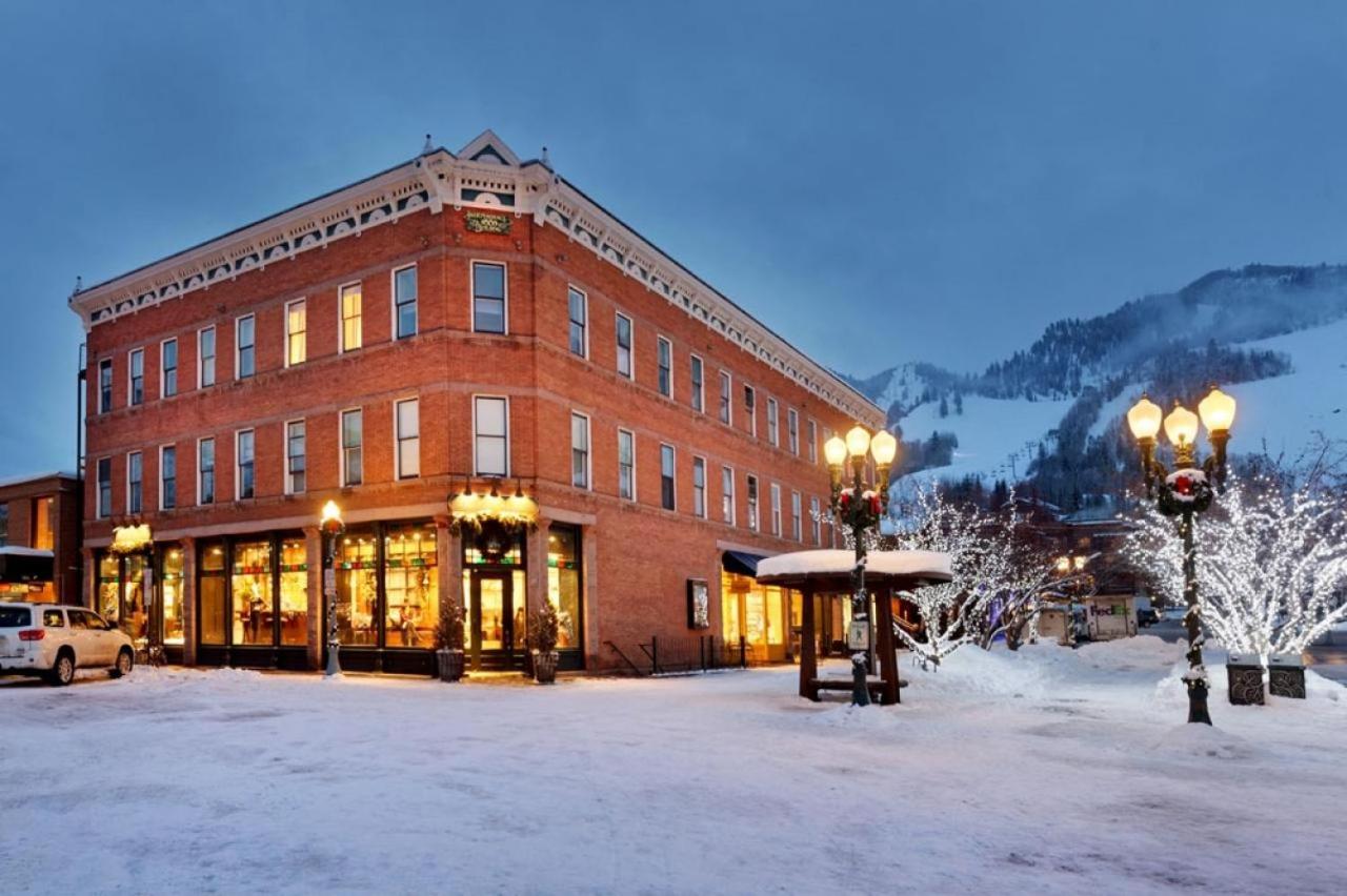 Independence Square 206, Hotel Room with Central Location, Town Views, & Rooftop Hot Tub