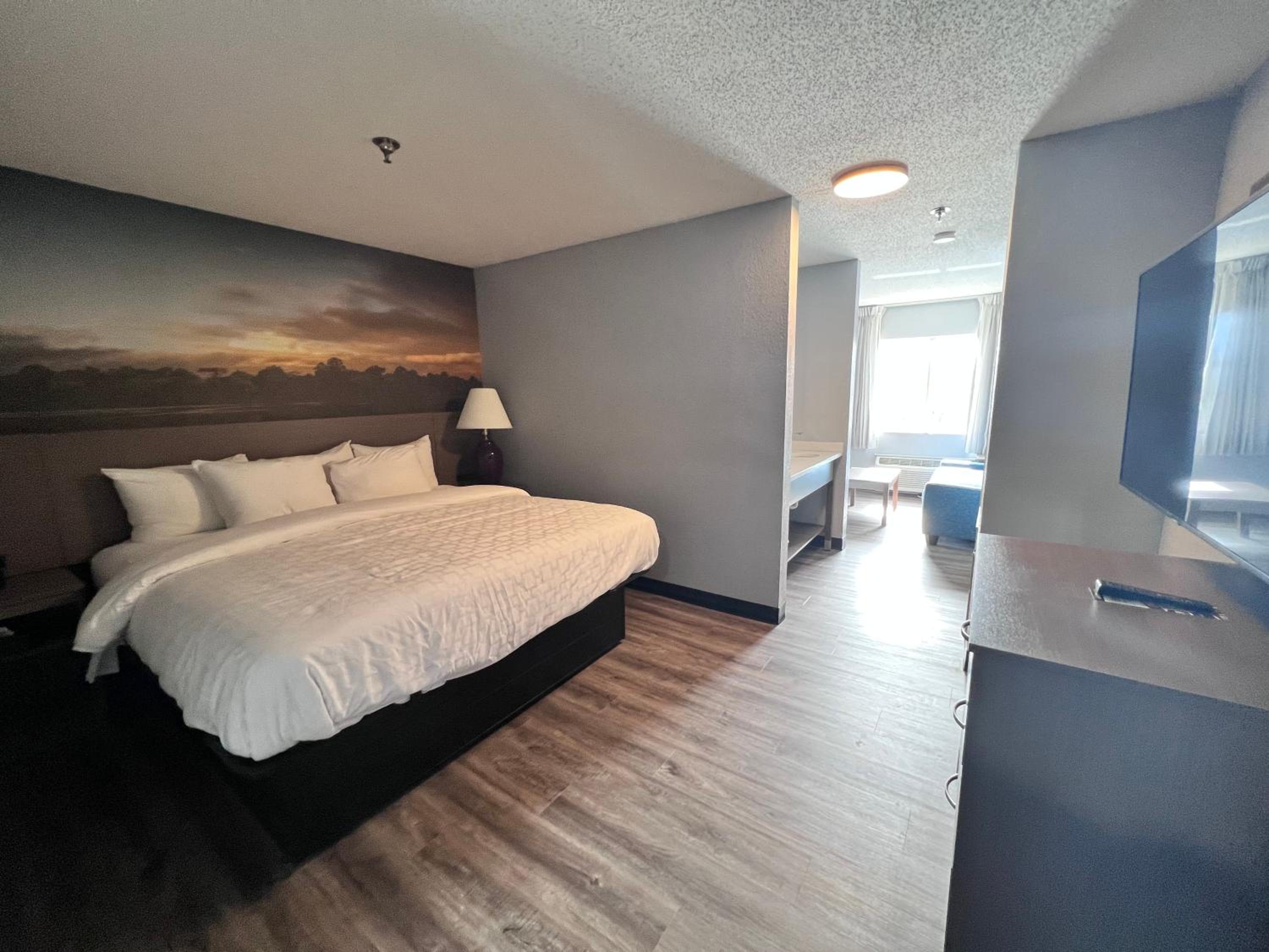Clarion Pointe on the lake Clarksville-South Hill West