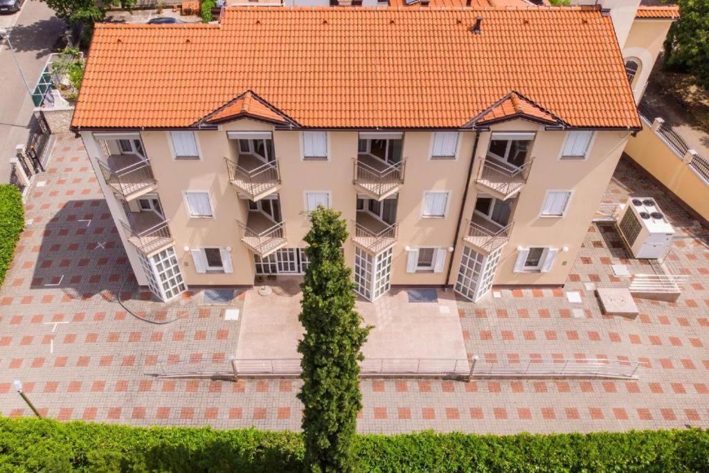 B&B Pansion Vago view 4