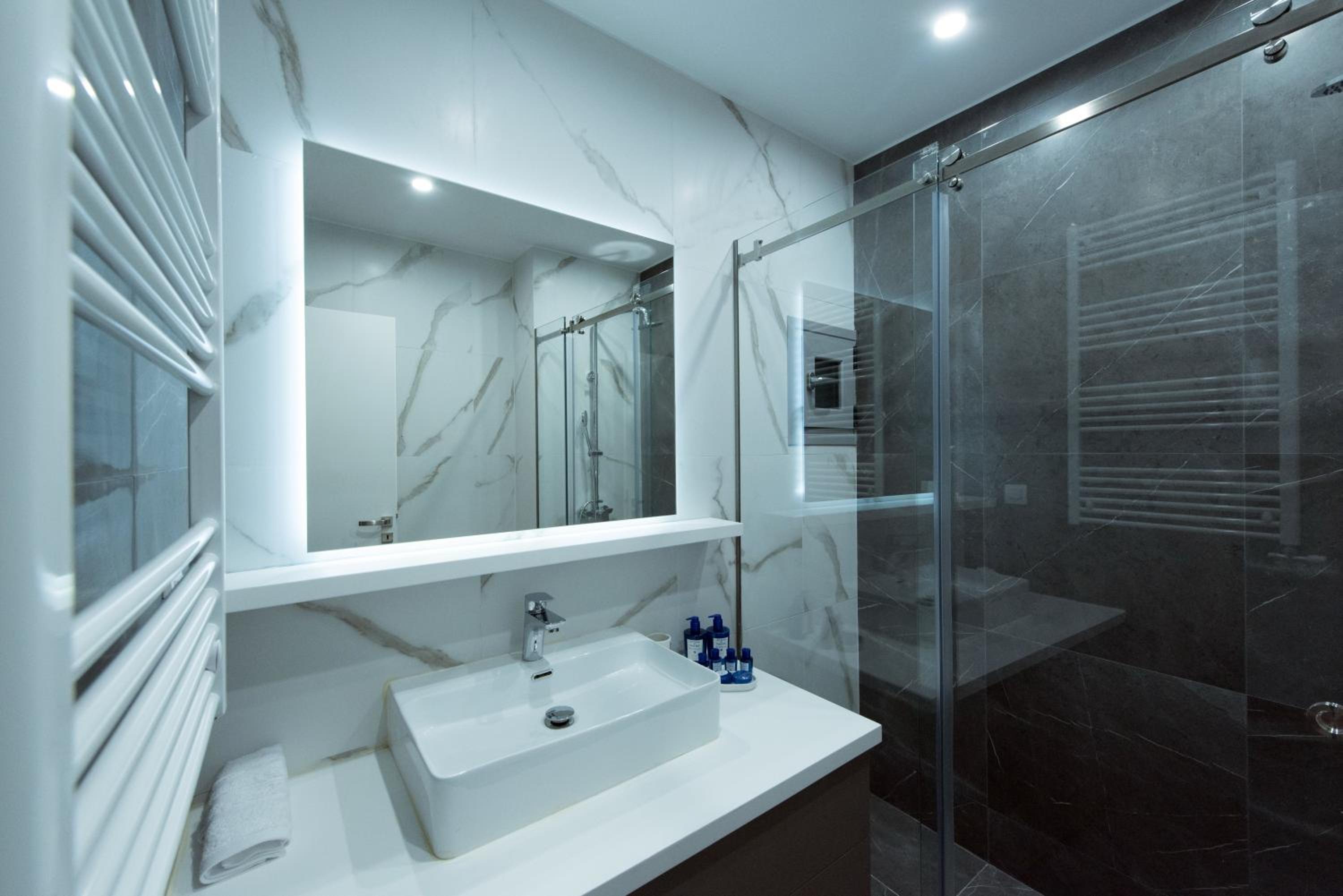 Athenais Luxury Apartment