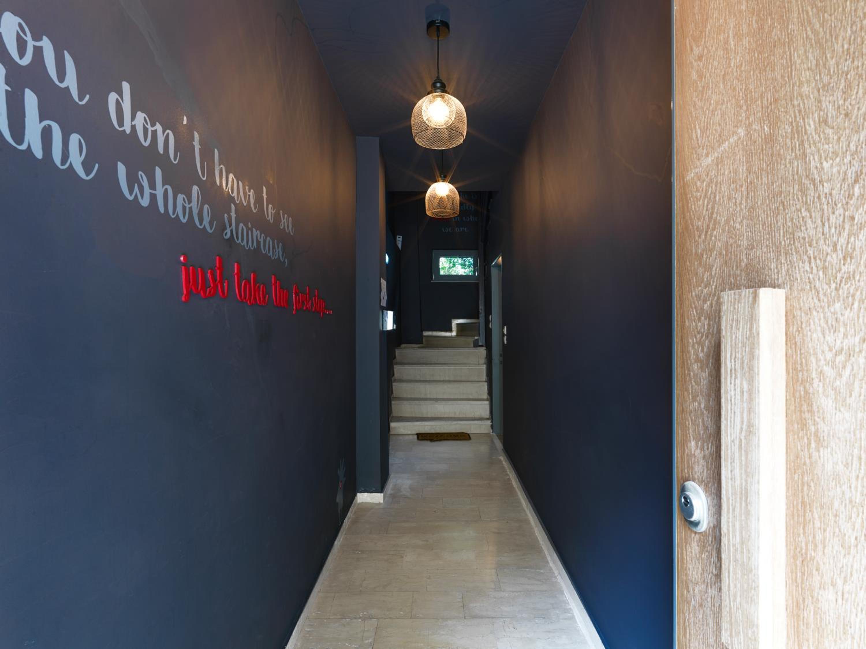 Brand New Loft walking distance to Acropolis