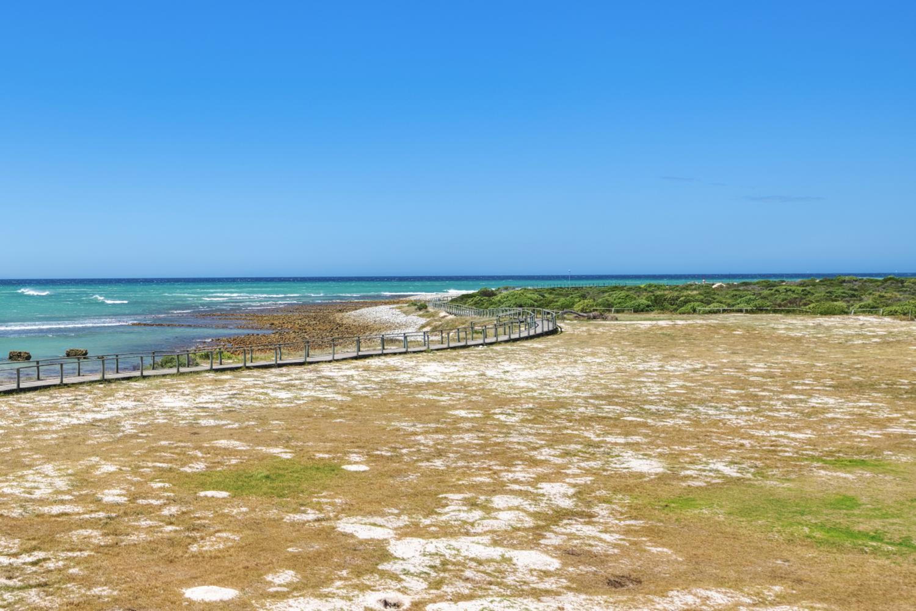 Colours of the Sea - Main house view 5