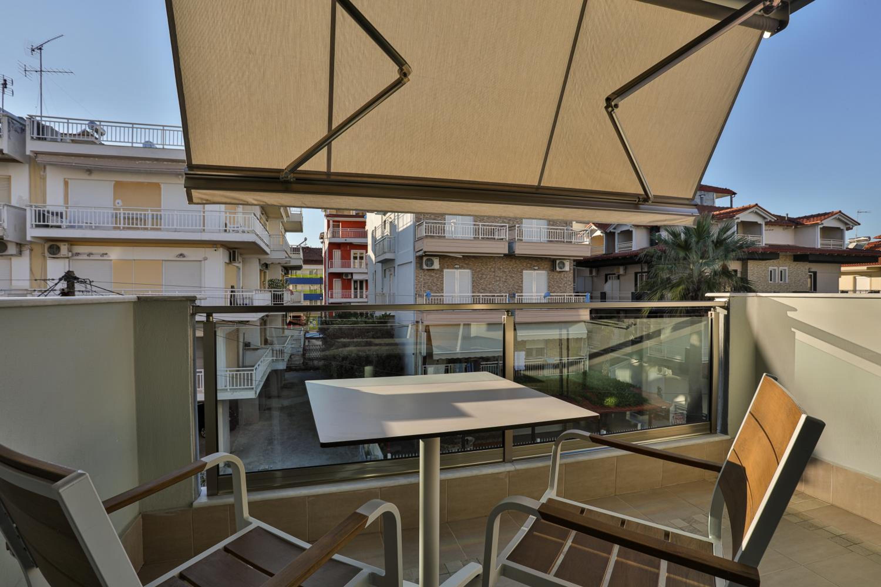 Alarzo Rooms