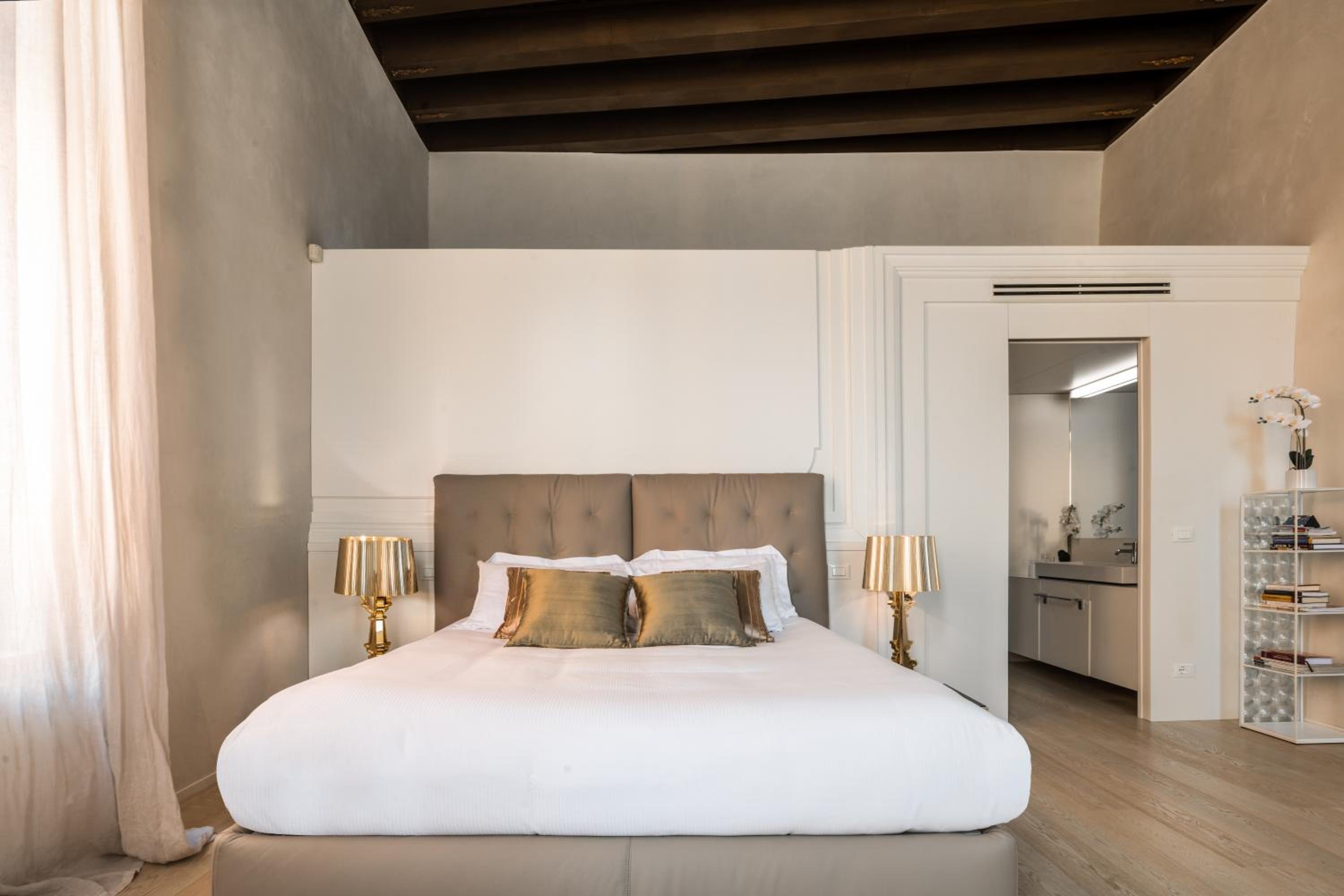 Palazzo Soranzo Noble Floor R&R