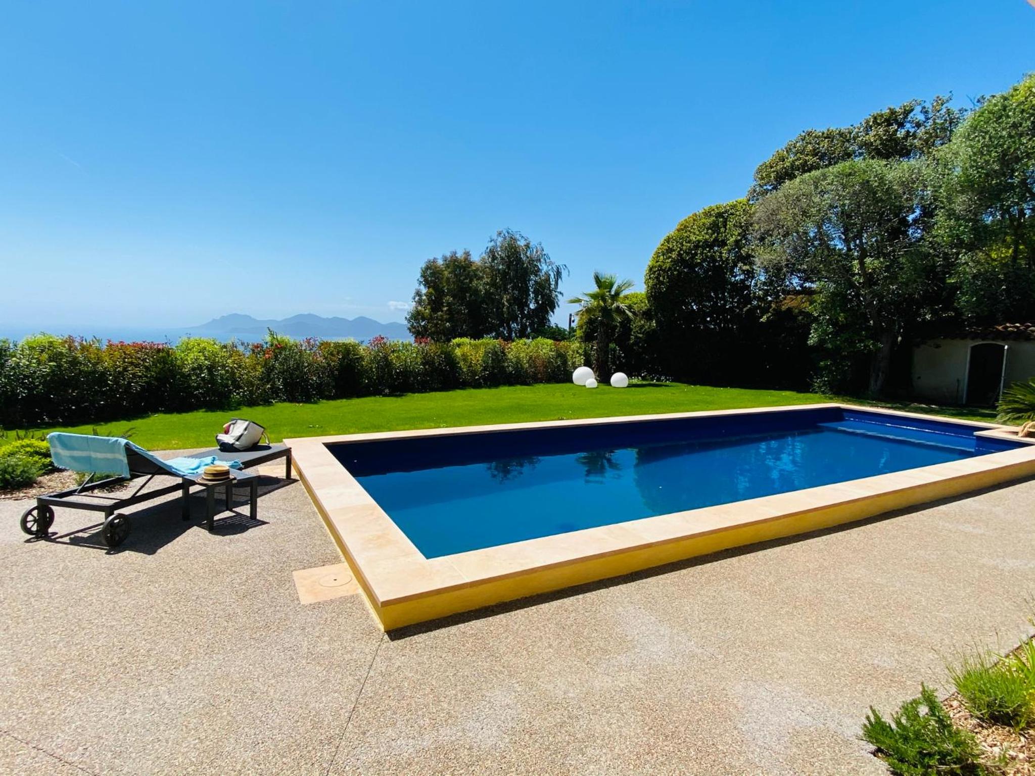 Luxury villa in Cannes with swimming pool & sea view photo 5