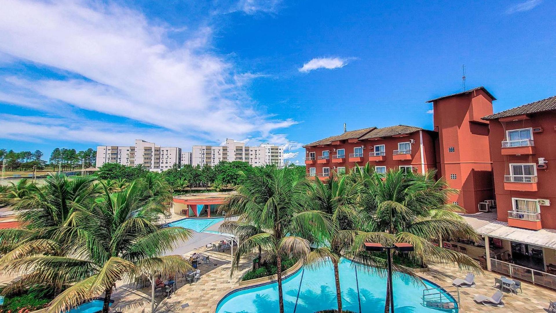PARQUE AQUÁTICO Lagoa Quente, à 50m, entrada + barata .Segurança 24h.Apto vista piscinas