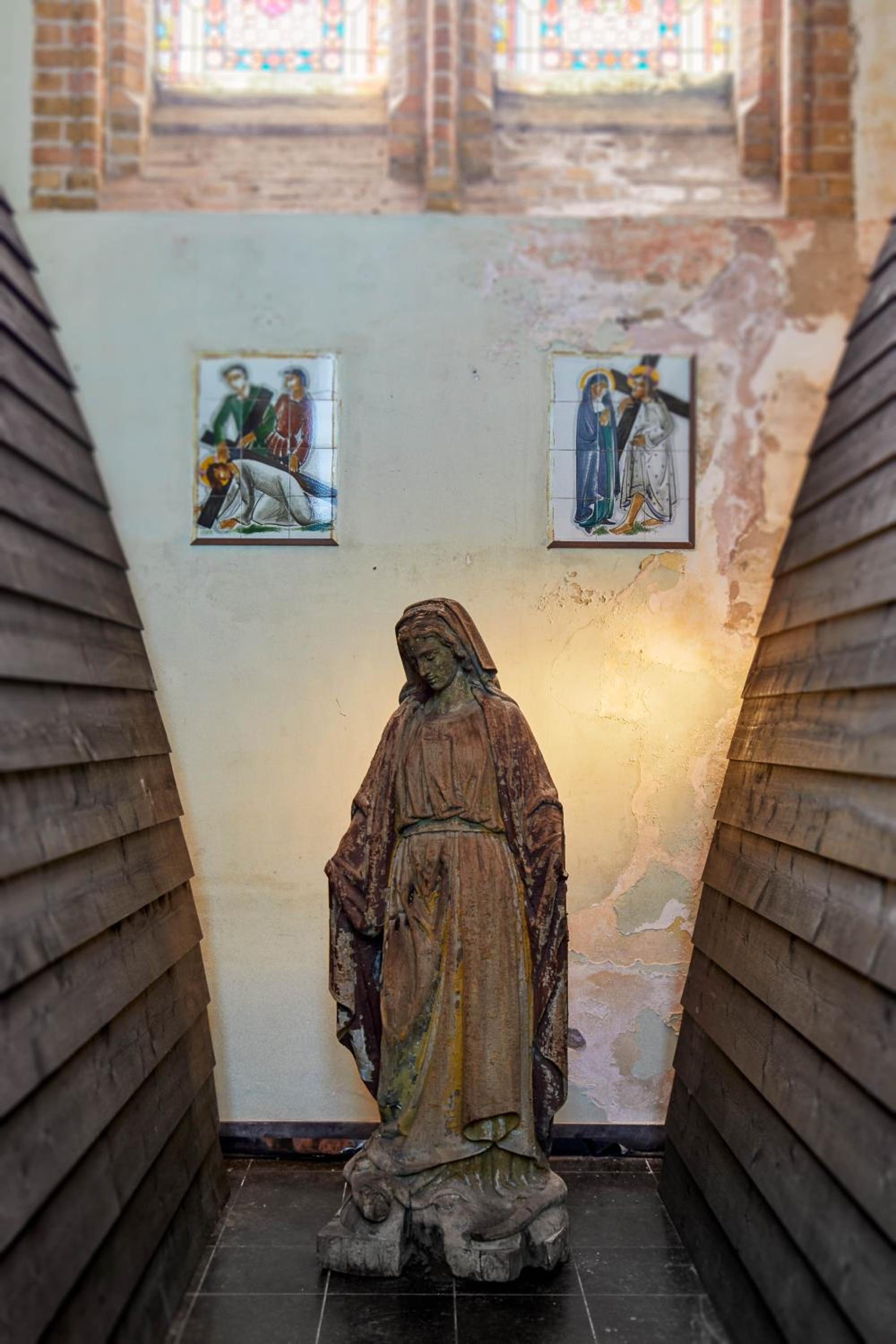 Sleeping in a Church - Bed & Bar Tolomeus