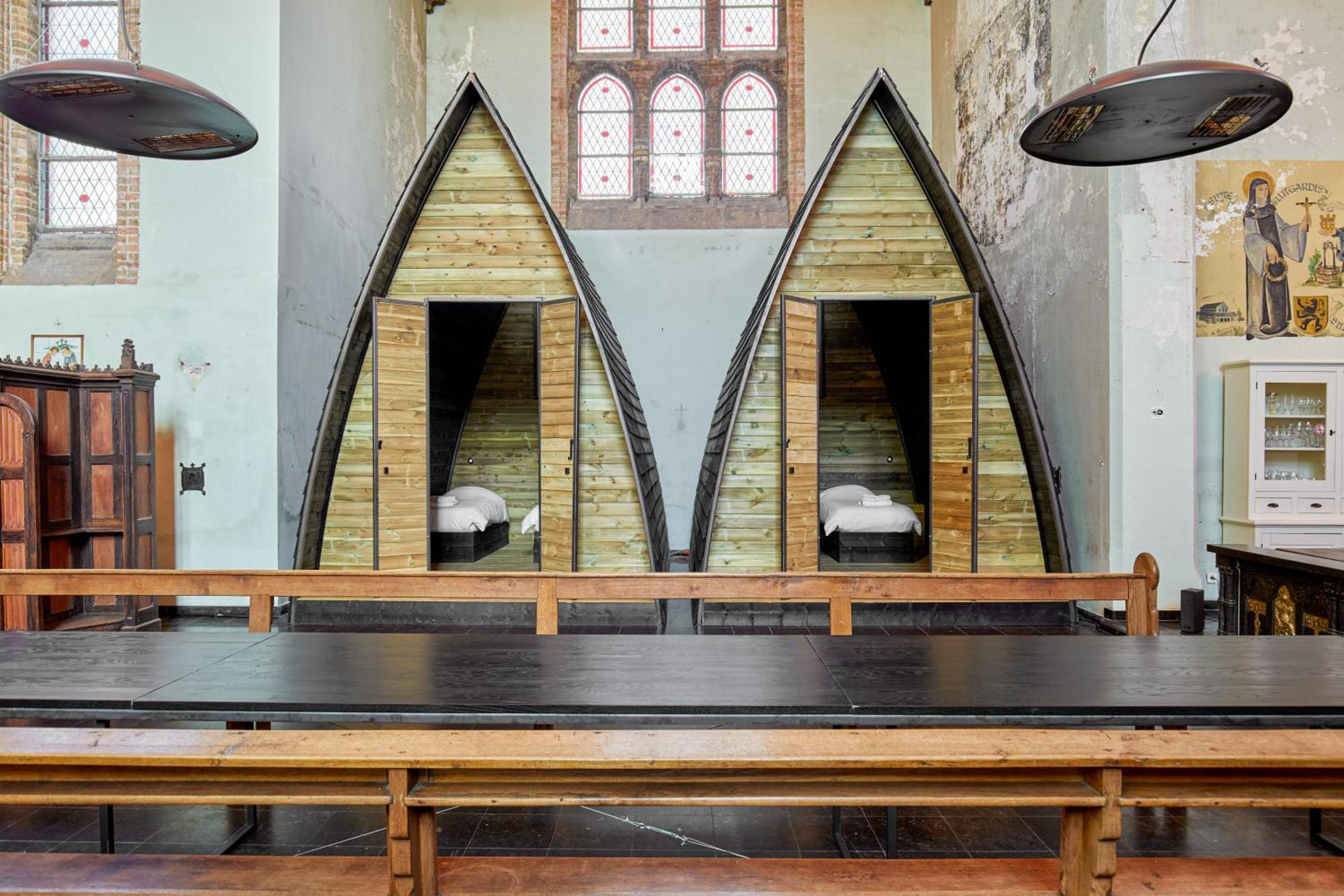 Sleeping in a Church - Bed & Bar Tolomeus