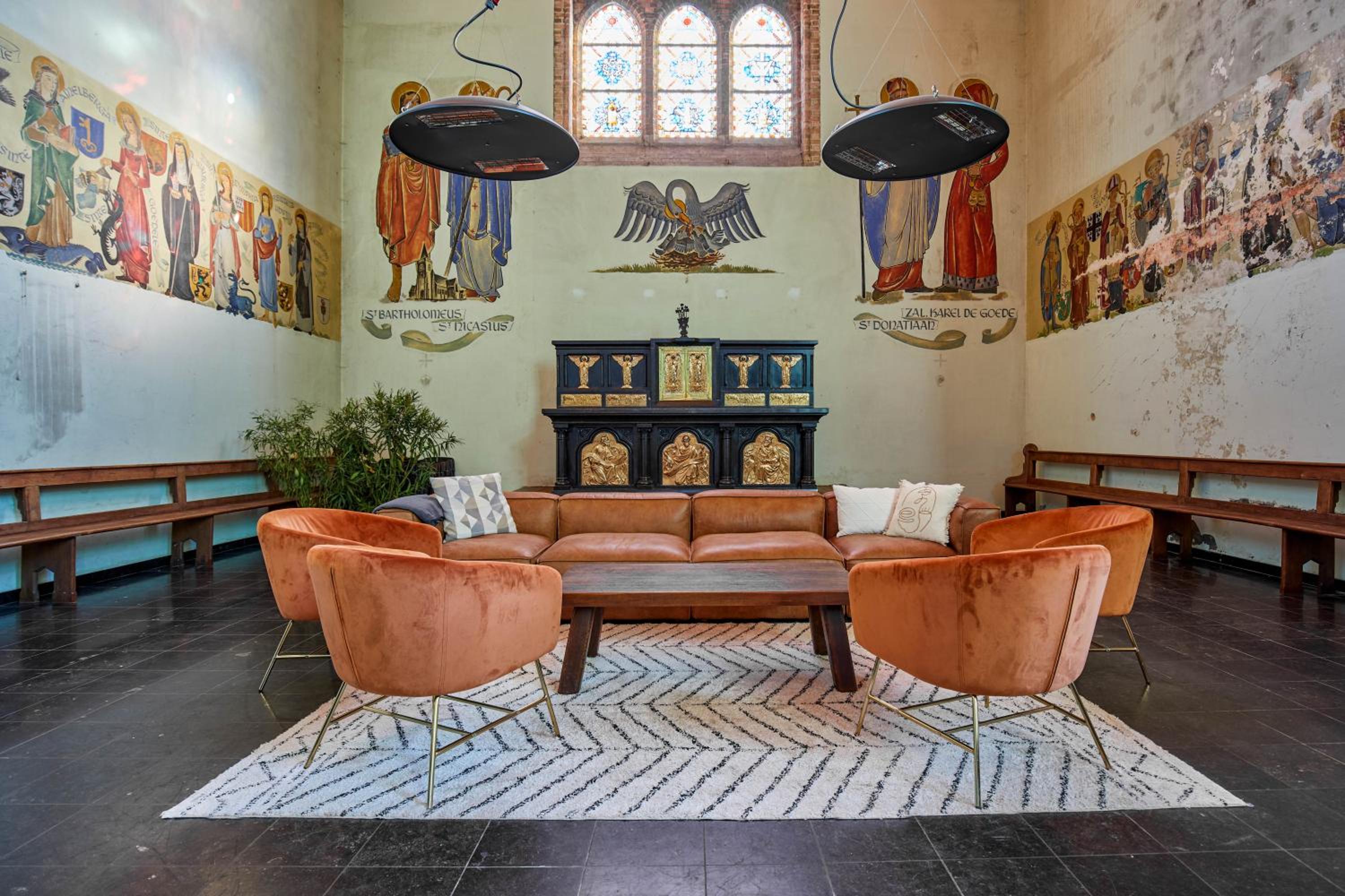 Sleeping in a Church - Bed & Bar Tolomeus