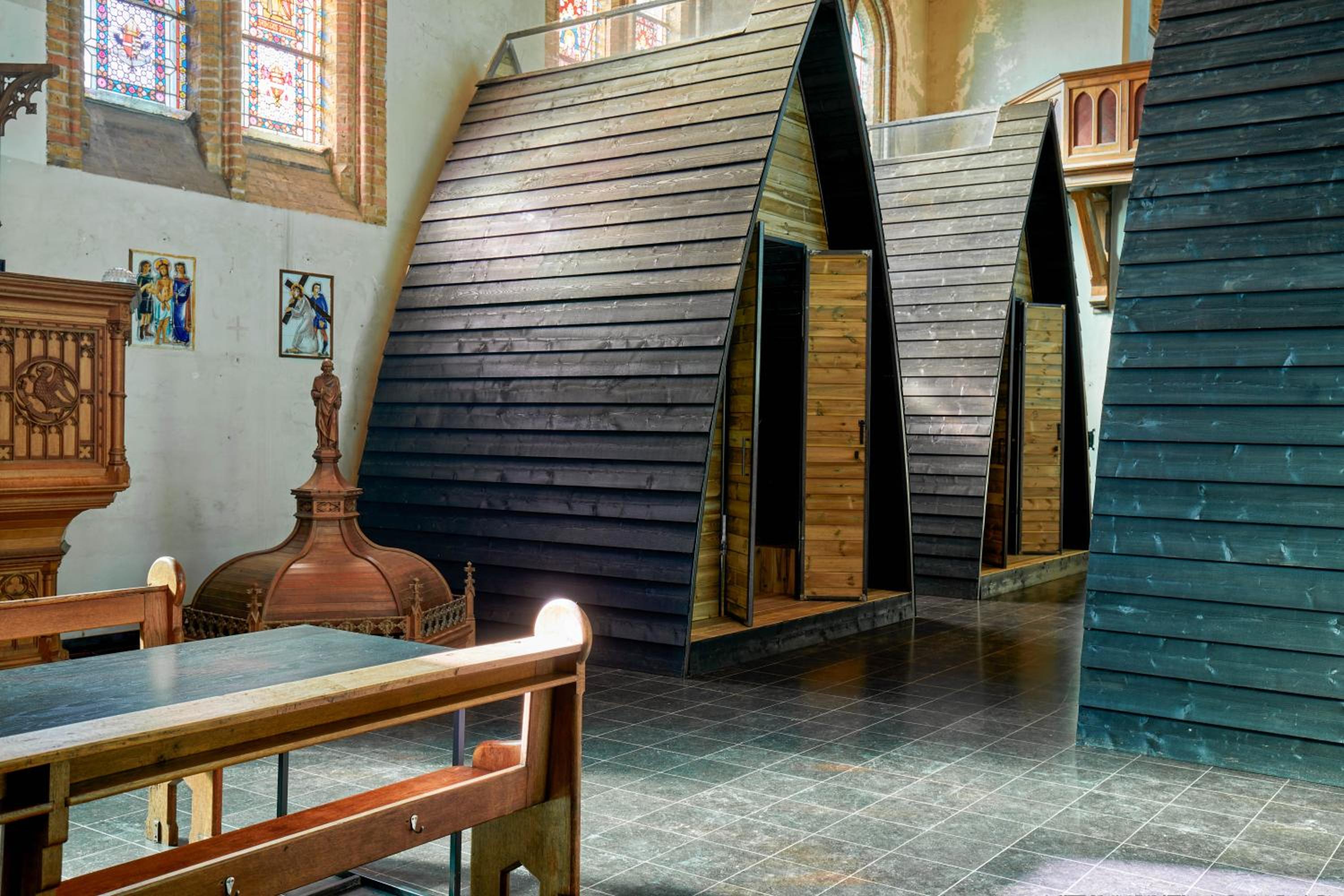 Sleeping in a Church - Bed & Bar Tolomeus