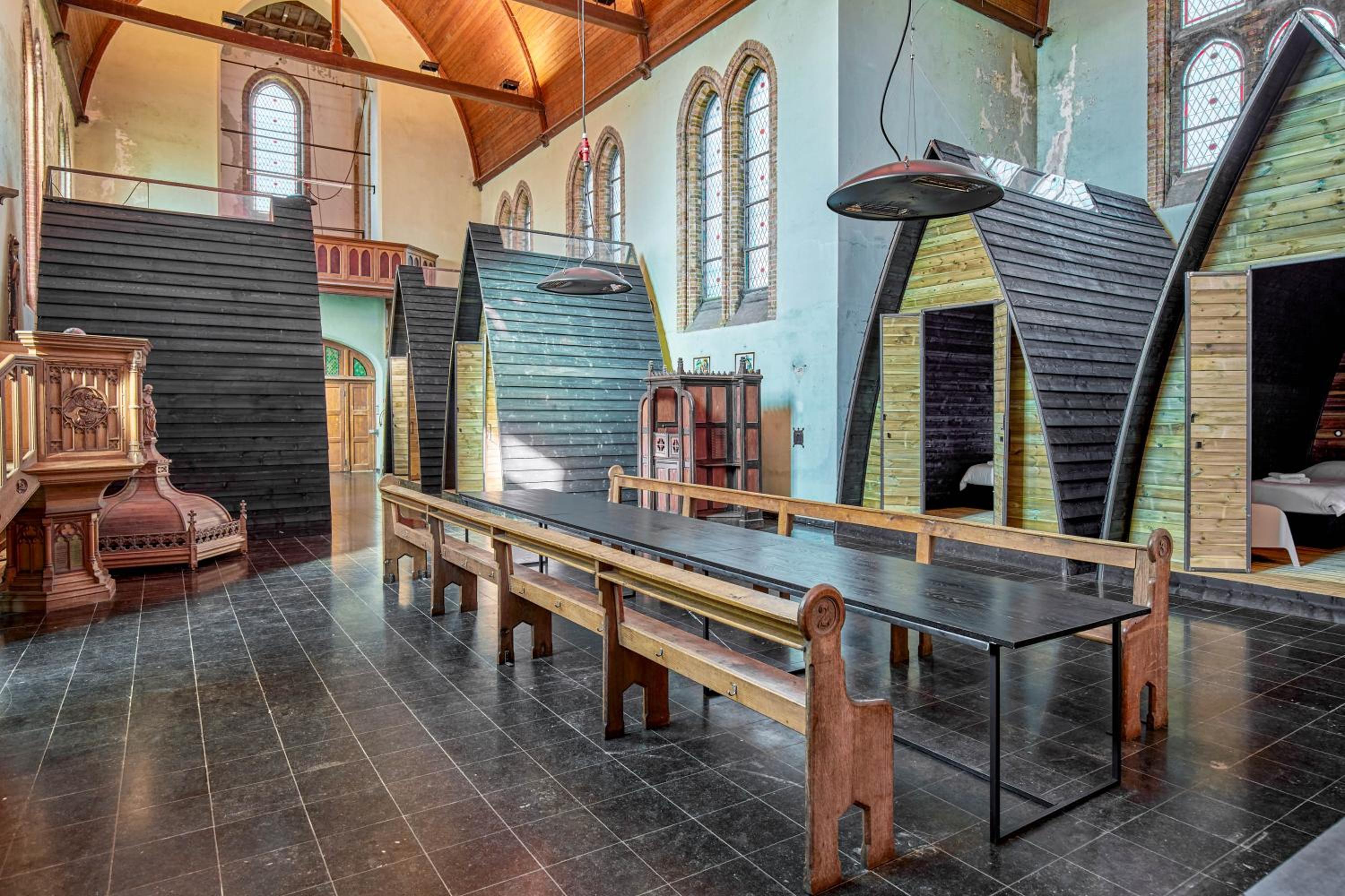 Sleeping in a Church - Bed & Bar Tolomeus