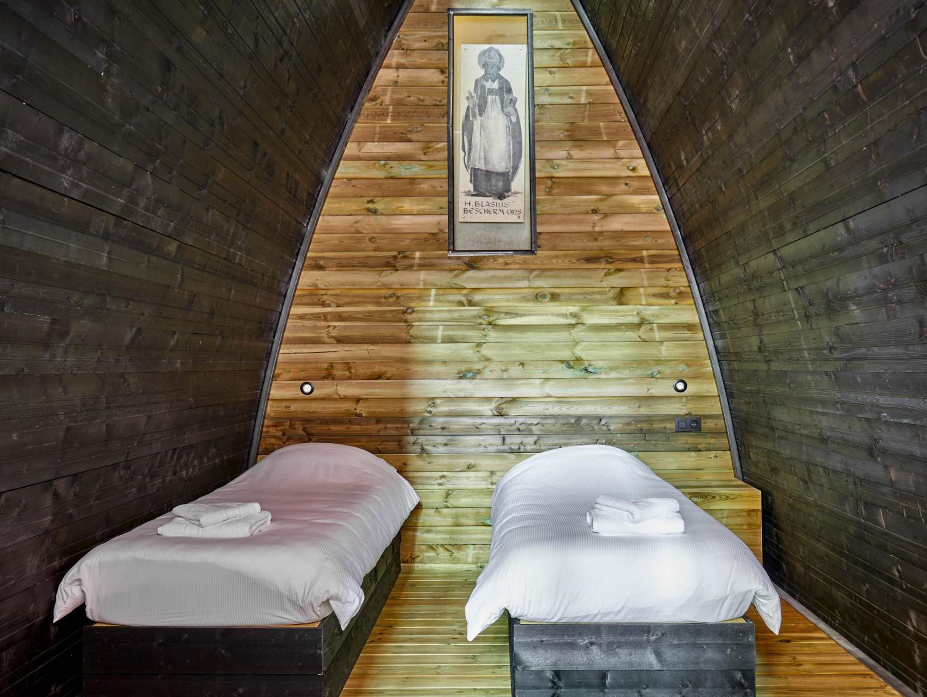 Sleeping in a Church - Bed & Bar Tolomeus