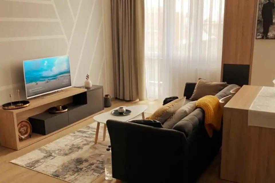 A unique ultra-central, modern apartment view 3
