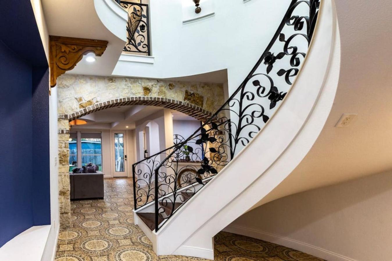 Luxury Spanish Style Getaway view 2