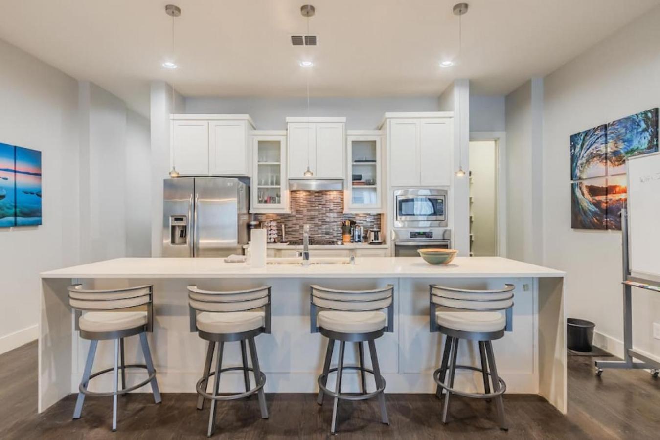 Stunning Townhome Near Uptown view 4