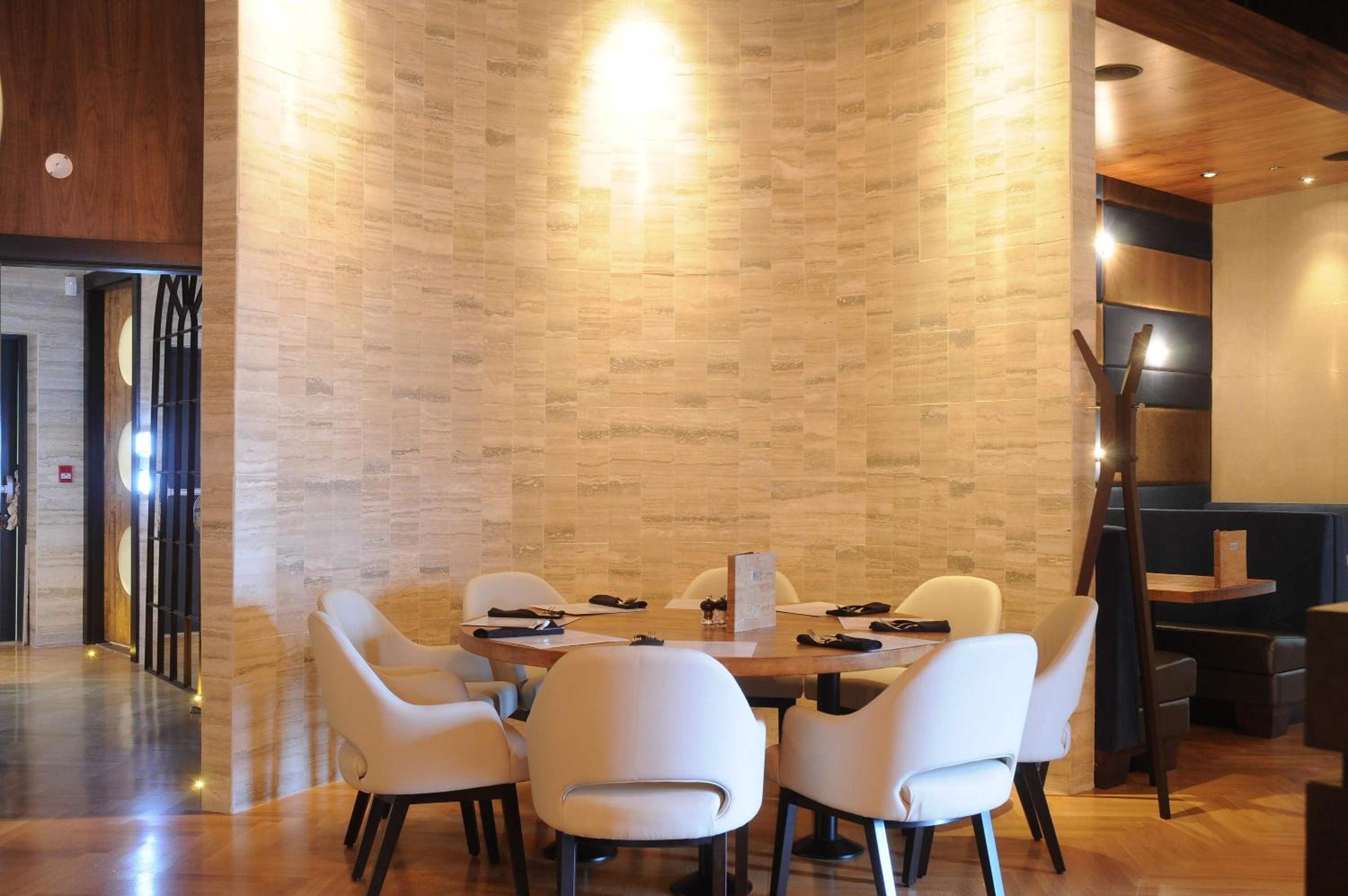 Sandman Hotel Oakville - Property Image 11