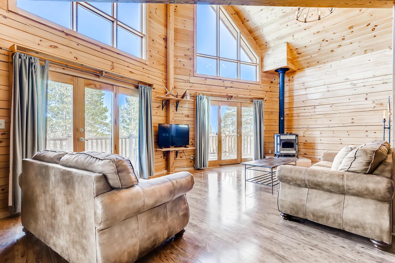 Large acreage welcomes the whole family, with space to enjoy outside and inside - Alpine Vista Cabin view 2