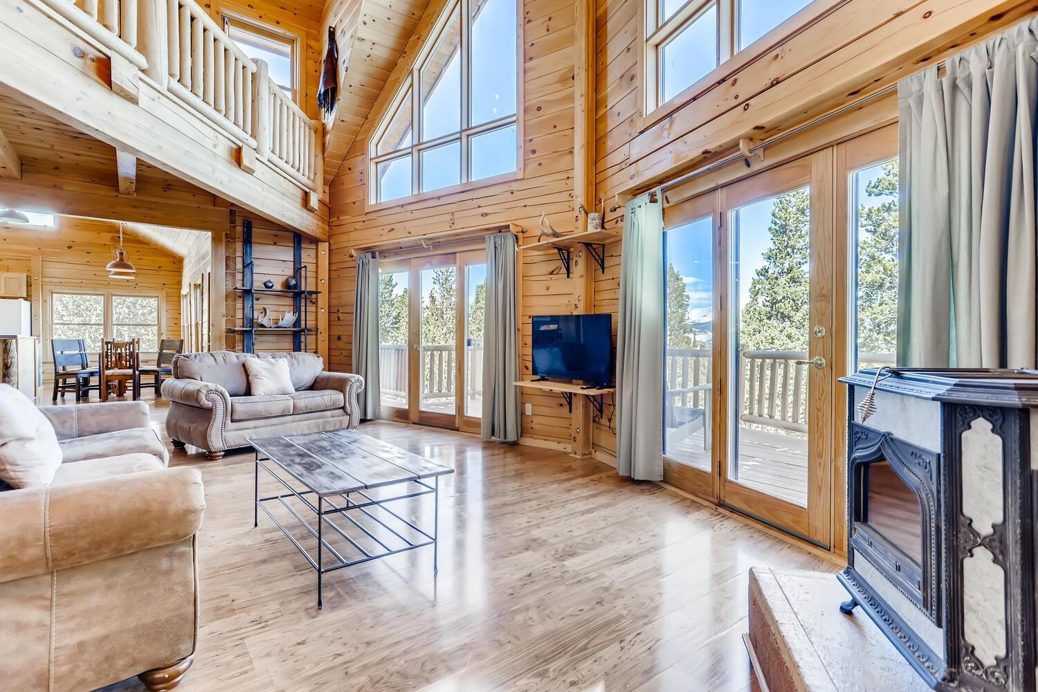 Large acreage welcomes the whole family, with space to enjoy outside and inside - Alpine Vista Cabin view 5