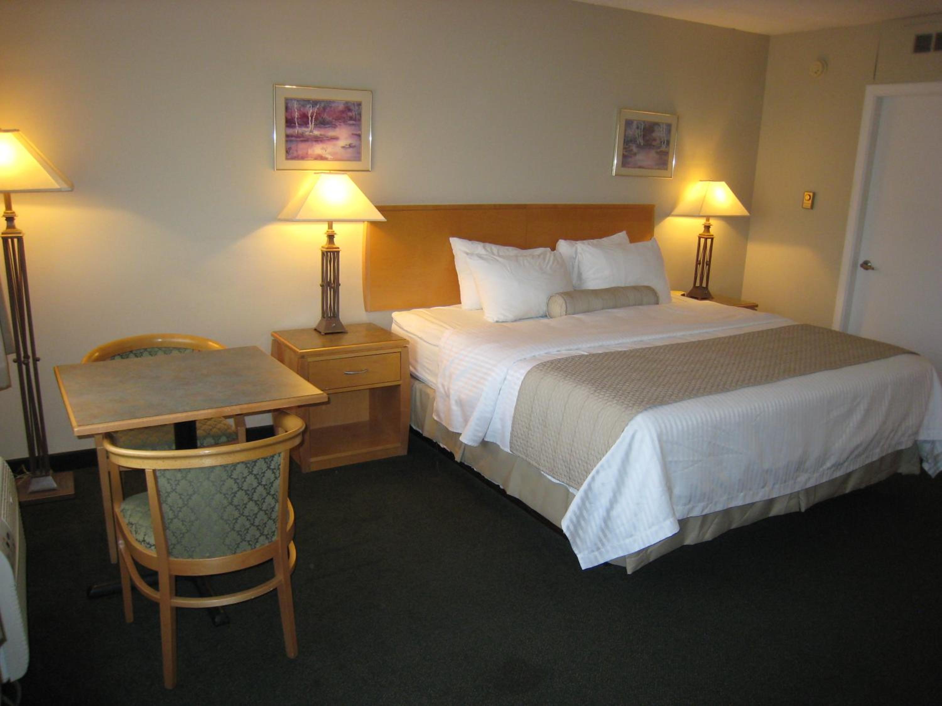 Golden Vacations - Days Inn by Wyndham Golden - Property Image 111