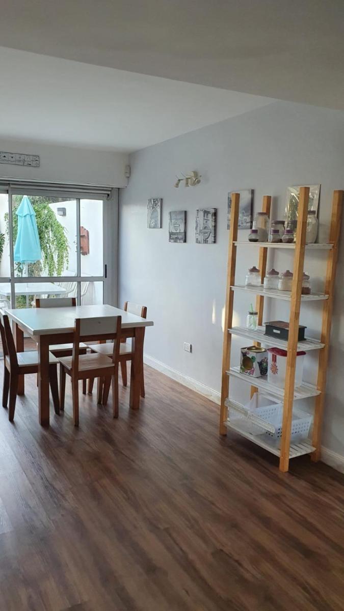 Alquiler temporario de Triplex 3 ambientes con parque y parrilla en Constitución, Mar del Plata