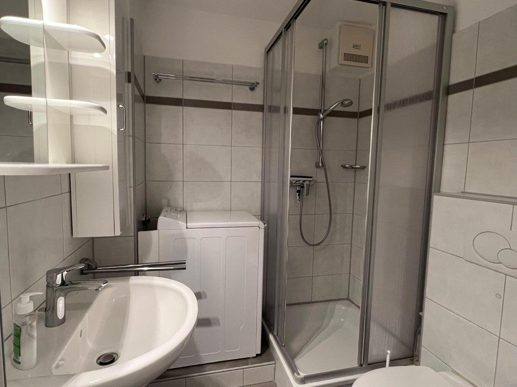 Roll en Dahme — bathroom