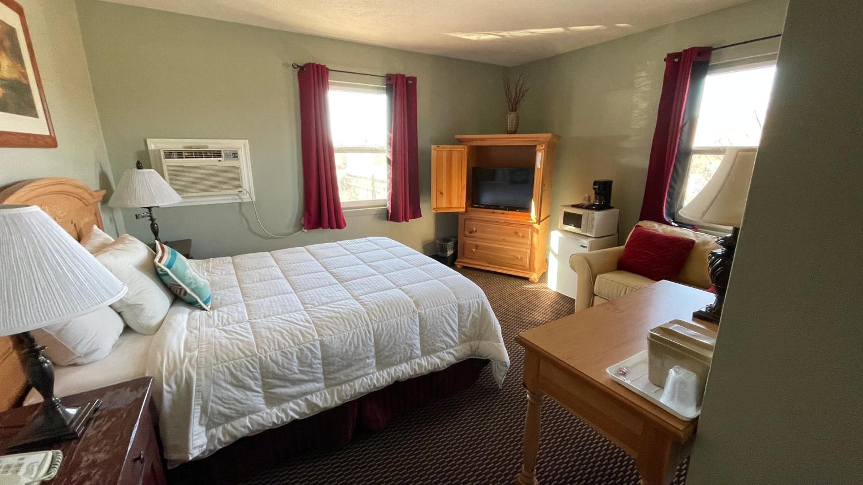 Pendleton Vacations - Rugged Country Lodge - Property Image 4
