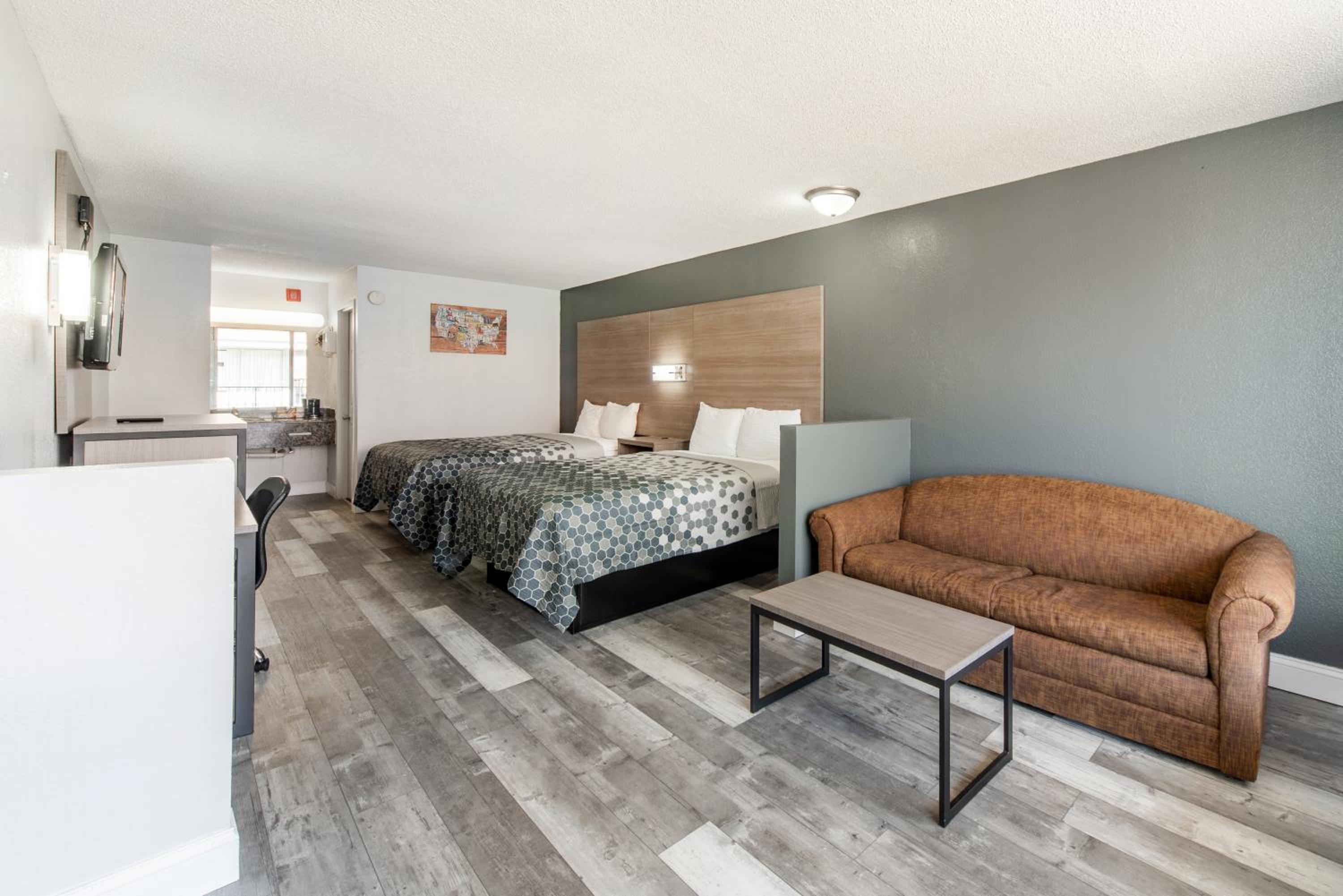 Oklahoma City Vacations - Econo Lodge Inn Suites Near Bricktown - Property Image 41