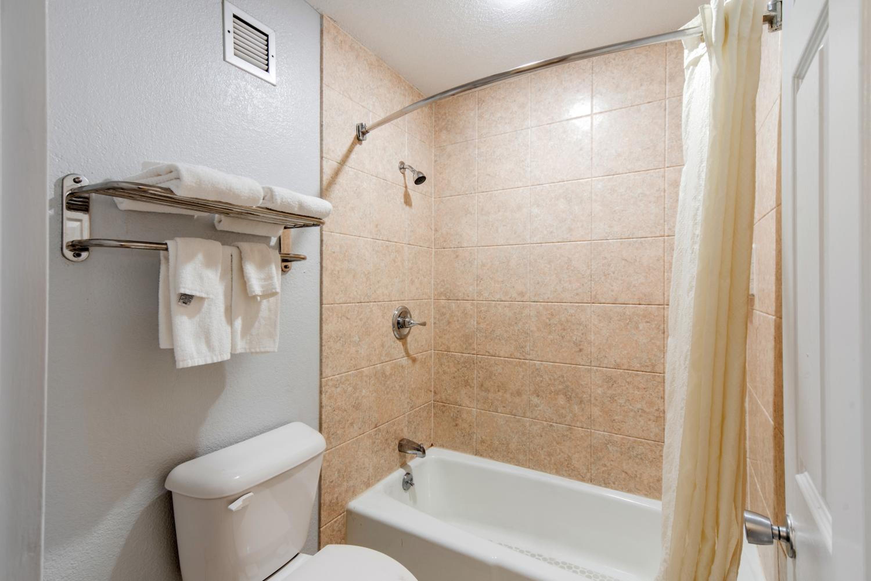 Oklahoma City Vacations - Econo Lodge Inn  Suites Near Bricktown - Property Image 3