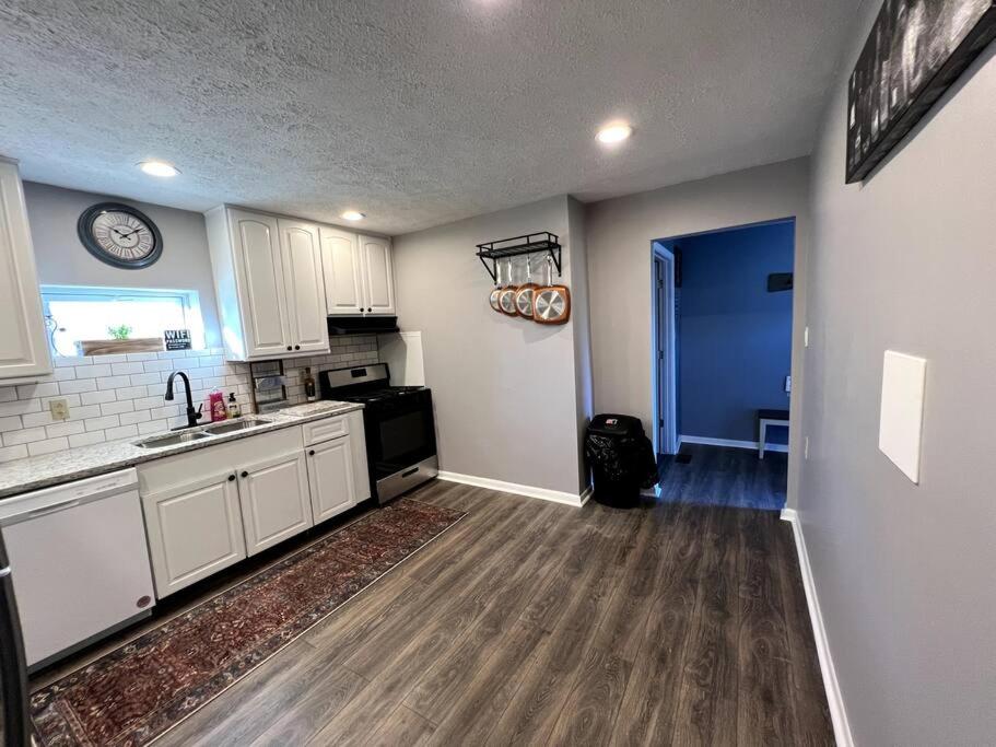 Cleveland Vacations - Stylish Pet Friendly 3 Bedroom House - Property Image 30