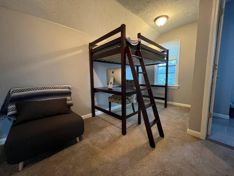 Cleveland Vacations - Stylish Pet Friendly 3 Bedroom House - Property Image 19