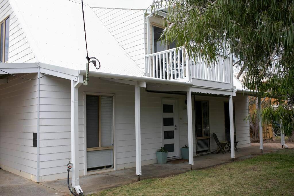 Hotel Dunsborough Beach Shack - Image 1